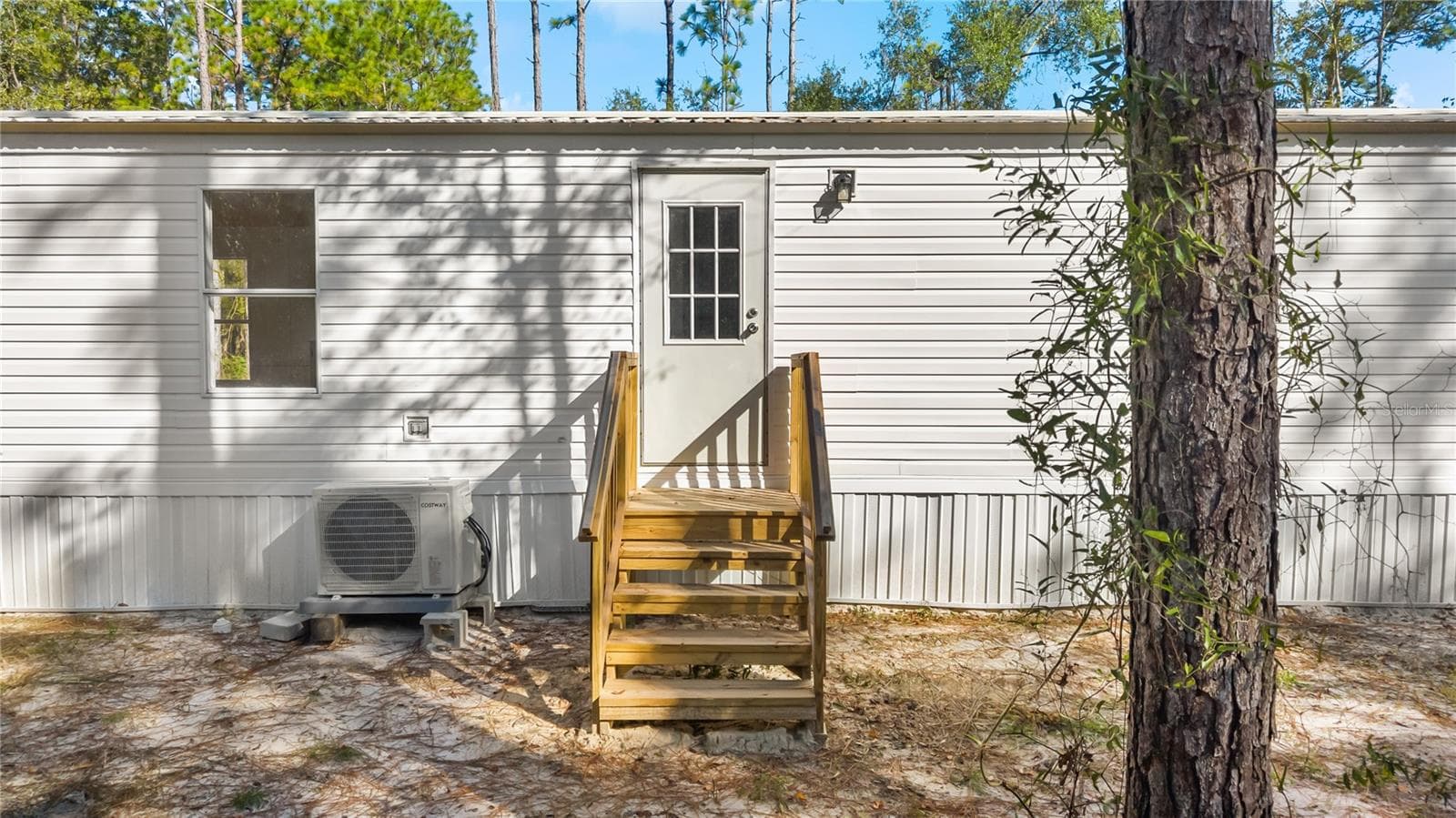 Manufactured Home at 1655 NW 65TH ST, BELL, photo 5 of 36