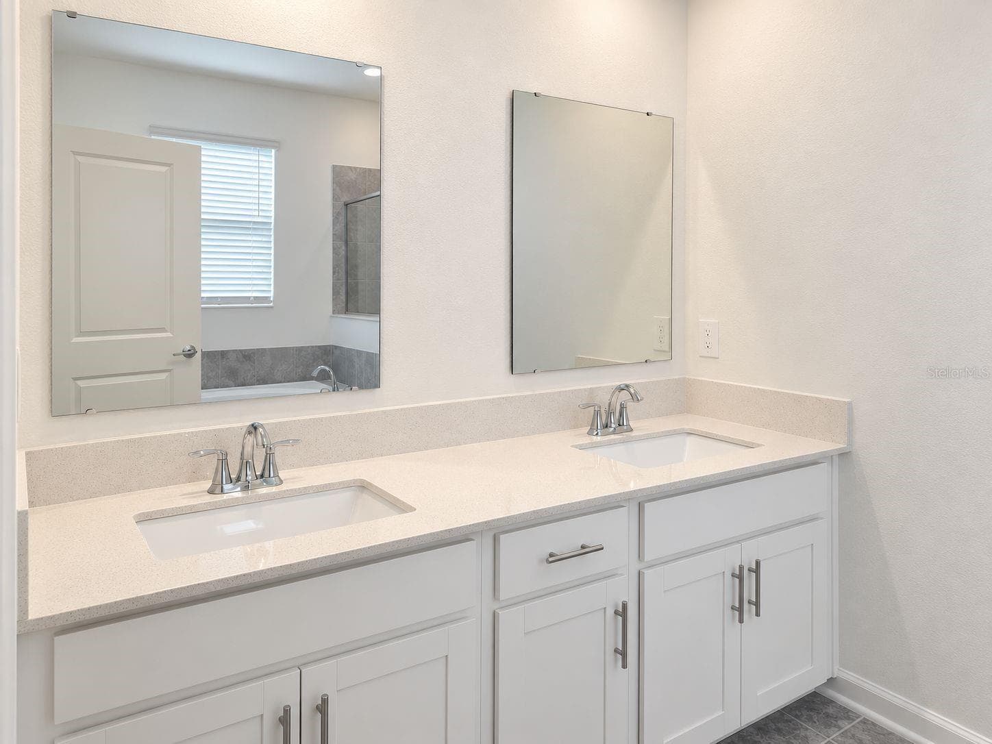 Primary Bathroom Double Vanity - 148 ACES HIGH LN, DAVENPORT