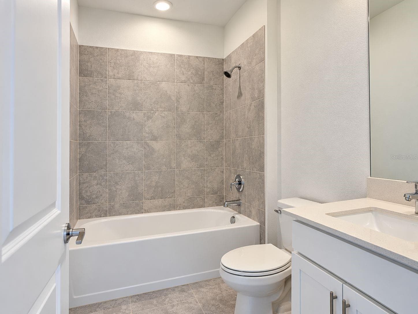 Secondary Bathroom - 148 ACES HIGH LN, DAVENPORT