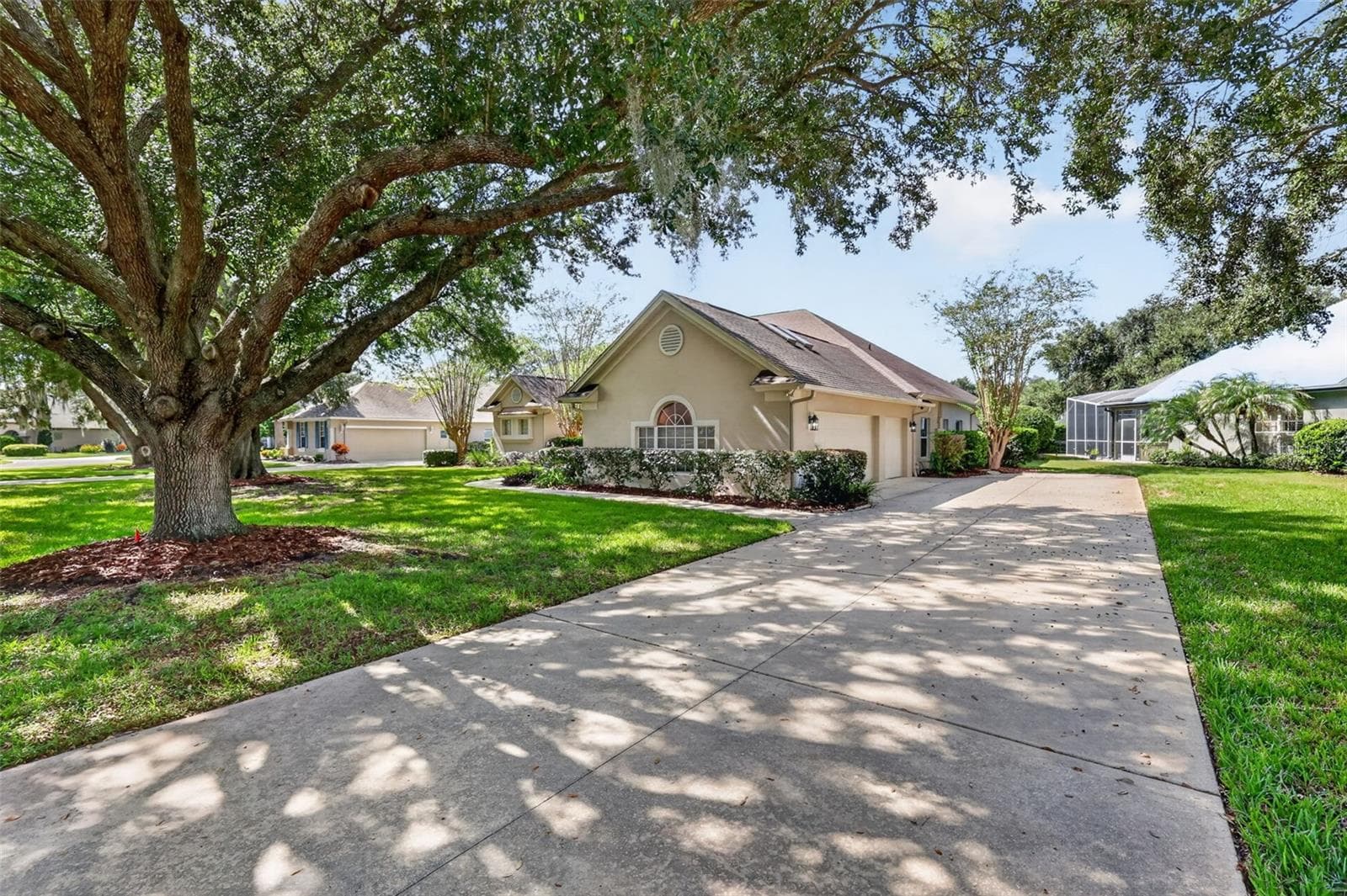 OVERSIZED 3-CAR GARAGE - 19134 PARK PLACE BLVD, EUSTIS