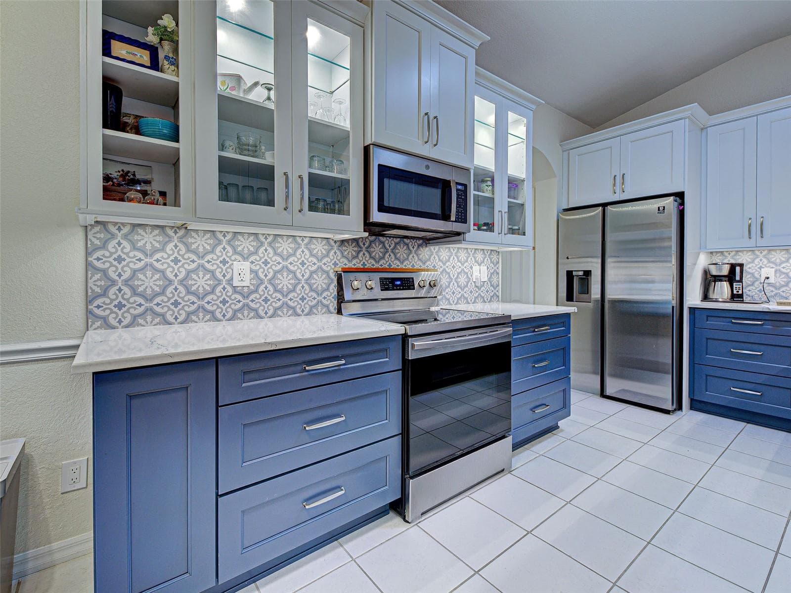 Beautiful large updated kitchen. - 251 VISTA DEL LAGO WAY, VENICE
