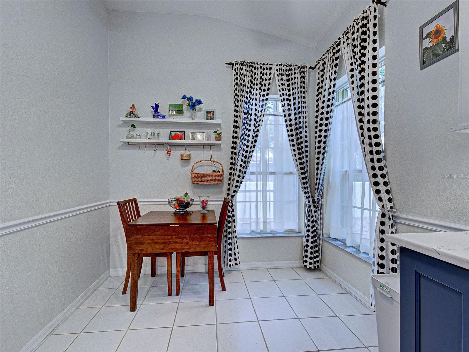 There is a cozy breakfast nook just off of the kitchen, highlighted by large windows. - 251 VISTA DEL LAGO WAY, VENICE