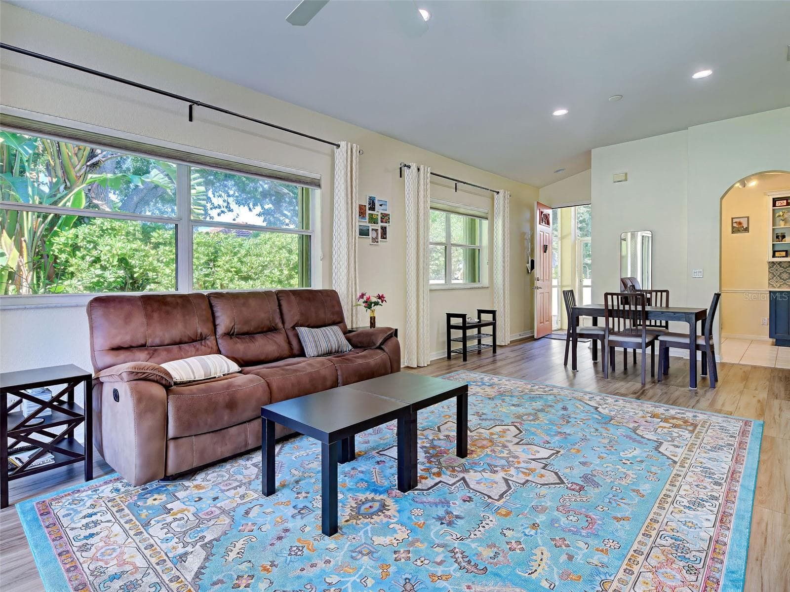 Living room and dining room has plenty of natural light - 251 VISTA DEL LAGO WAY, VENICE