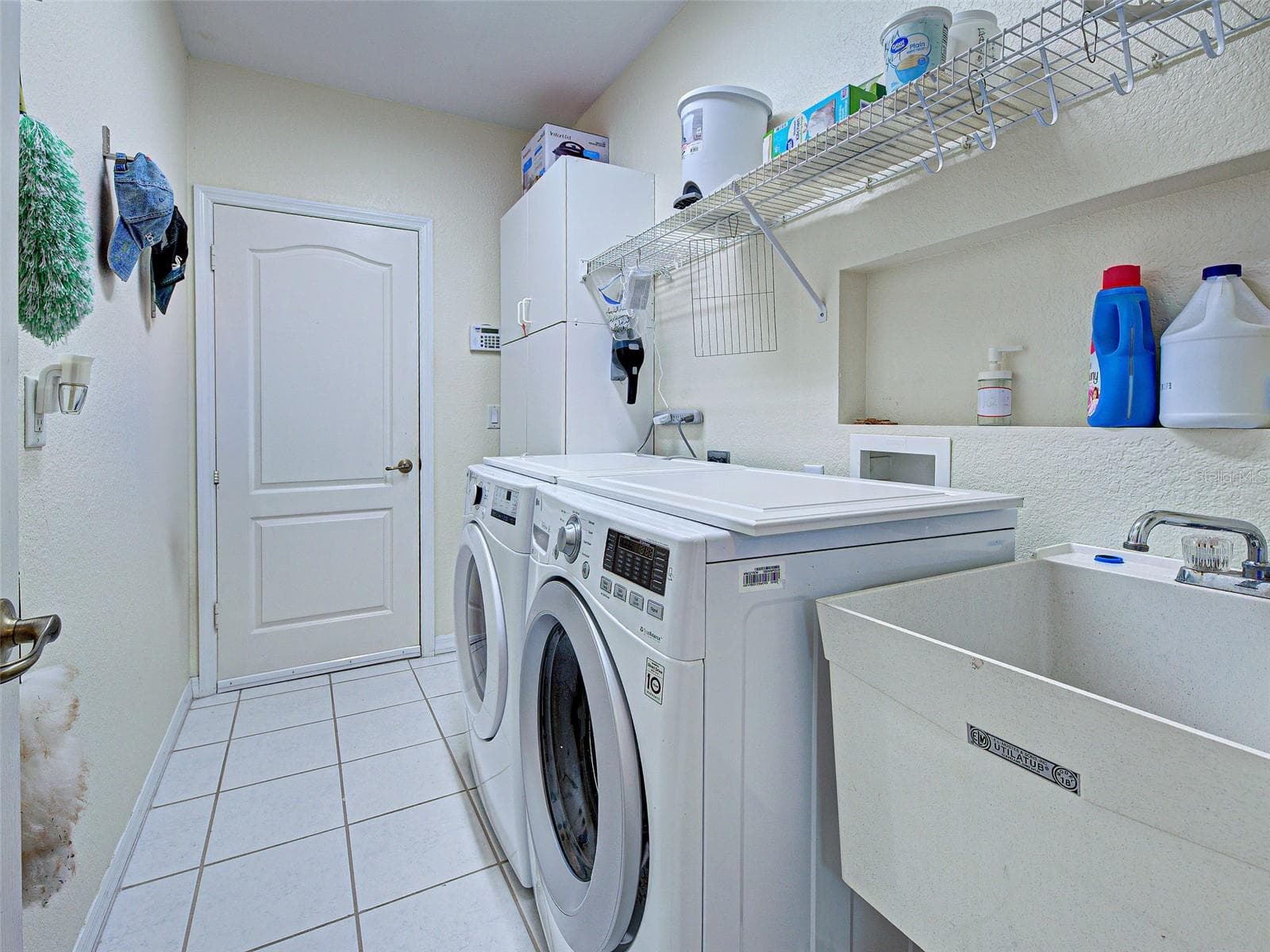Laundry room with Sink tub - 251 VISTA DEL LAGO WAY, VENICE