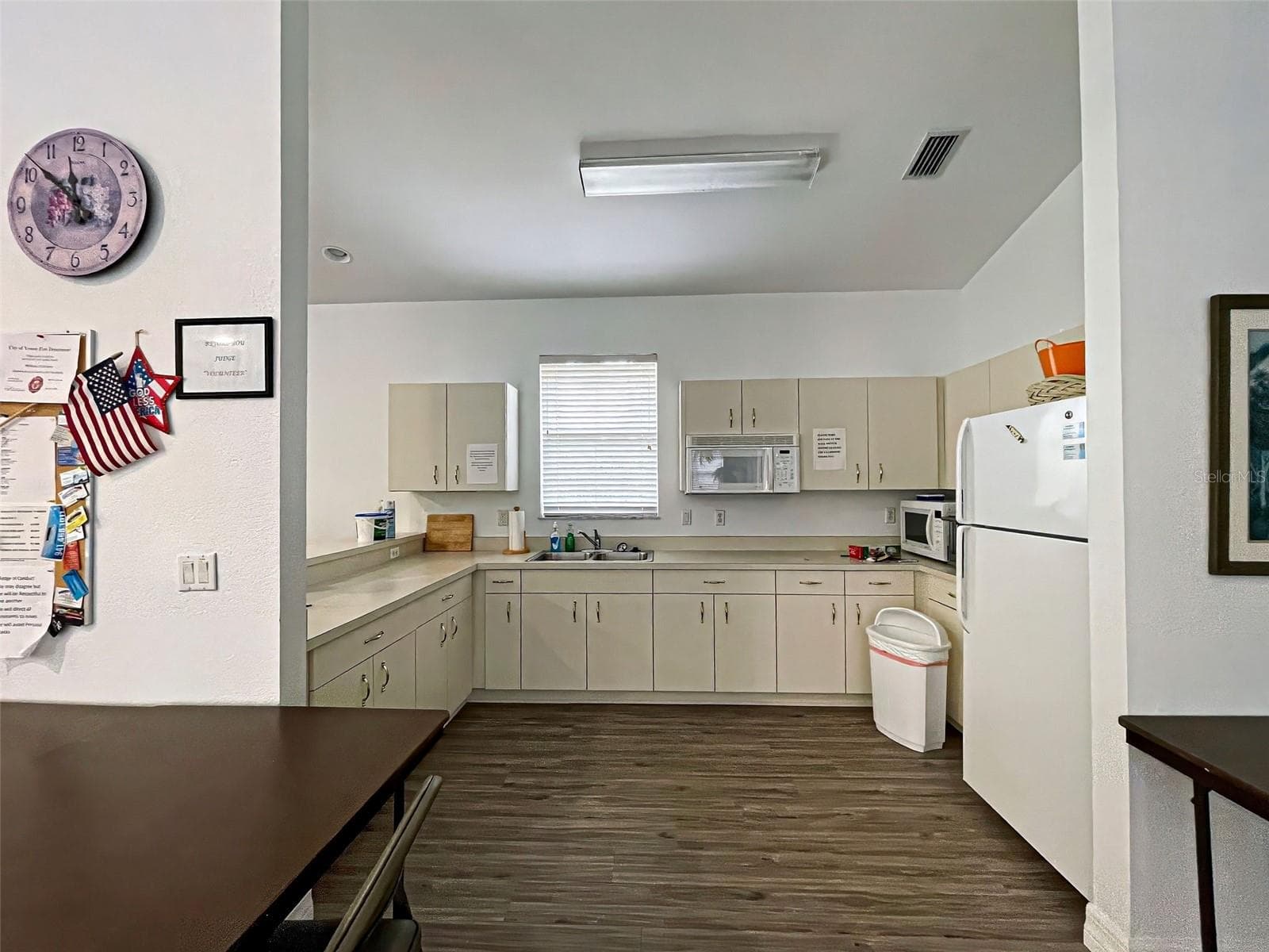 The community kitchen. - 251 VISTA DEL LAGO WAY, VENICE