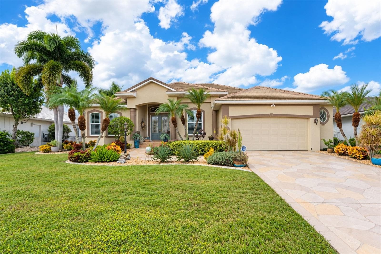 Single Family Residence at 472 MACEDONIA DR, PUNTA GORDA, photo 13 of 88