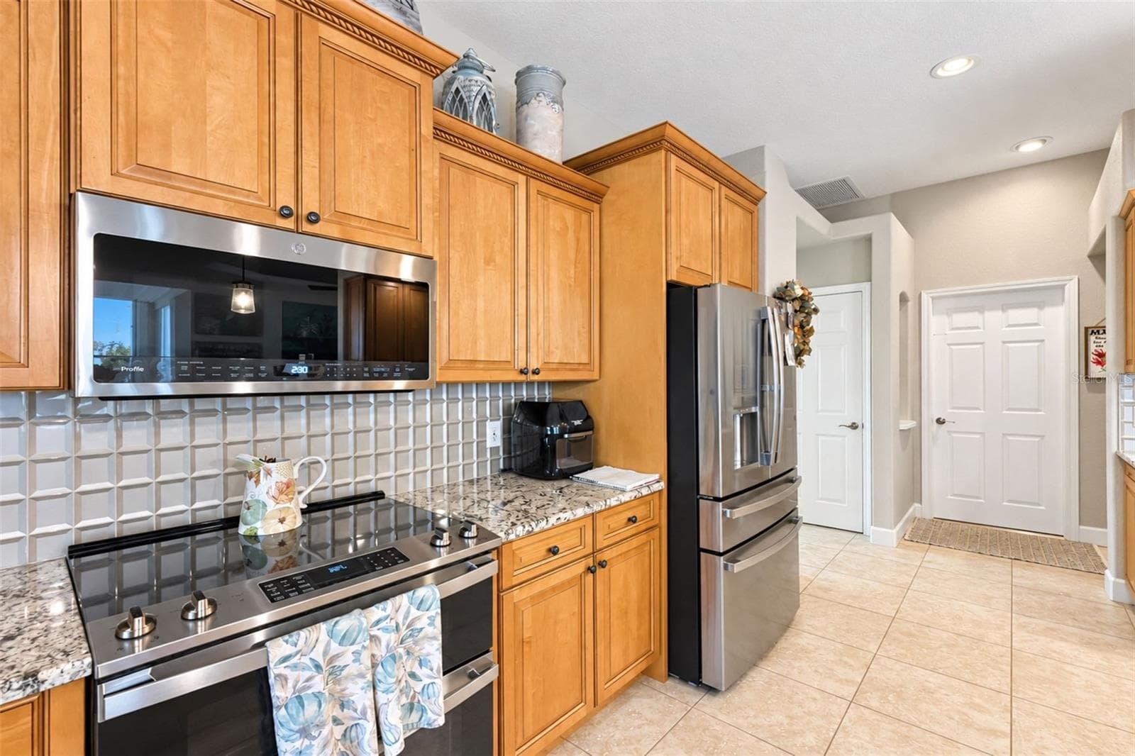 Single Family Residence at 472 MACEDONIA DR, PUNTA GORDA, photo 32 of 88