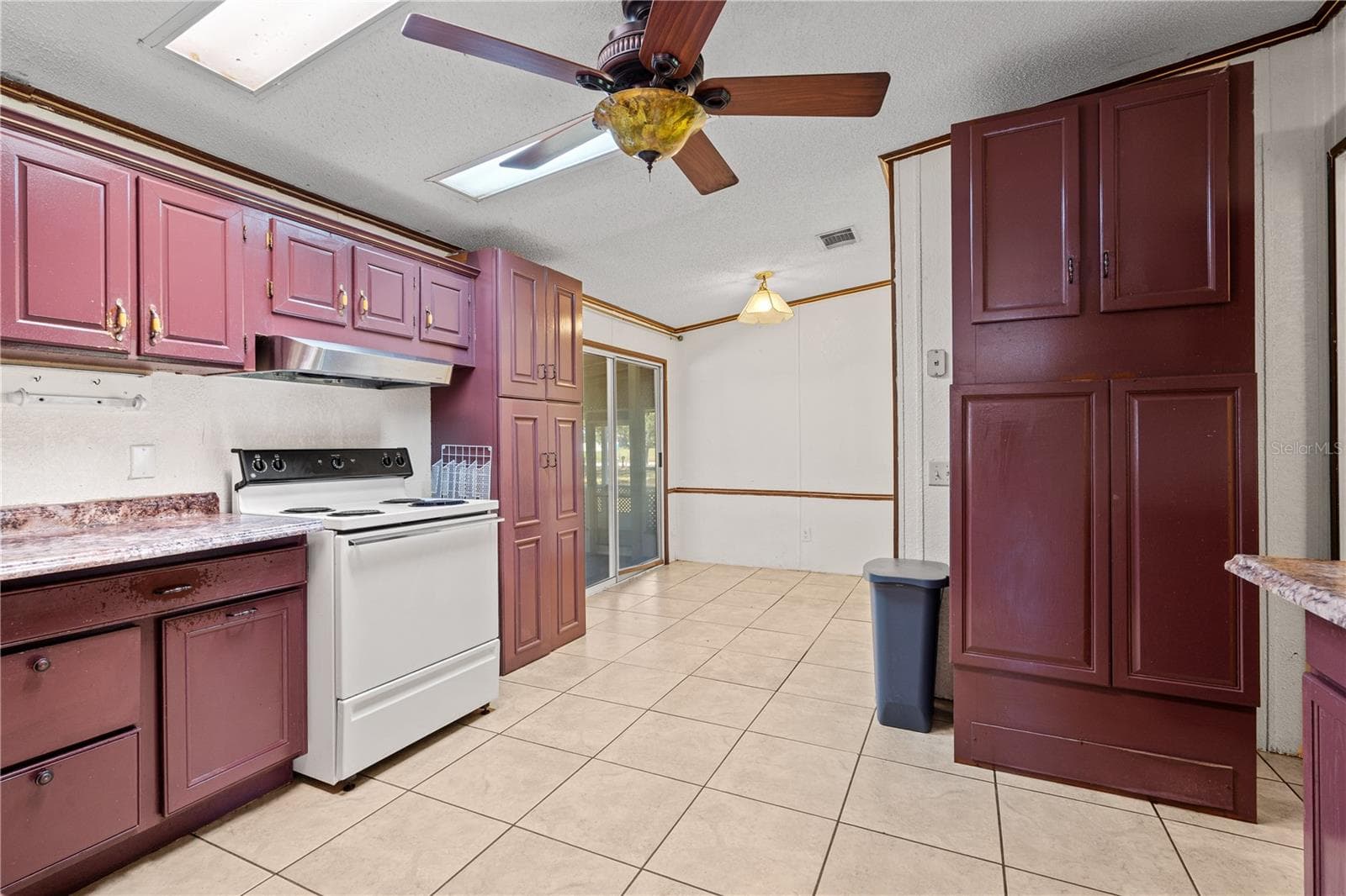 Manufactured Home at 14050 SE 10TH ST, WILLISTON, photo 28 of 41