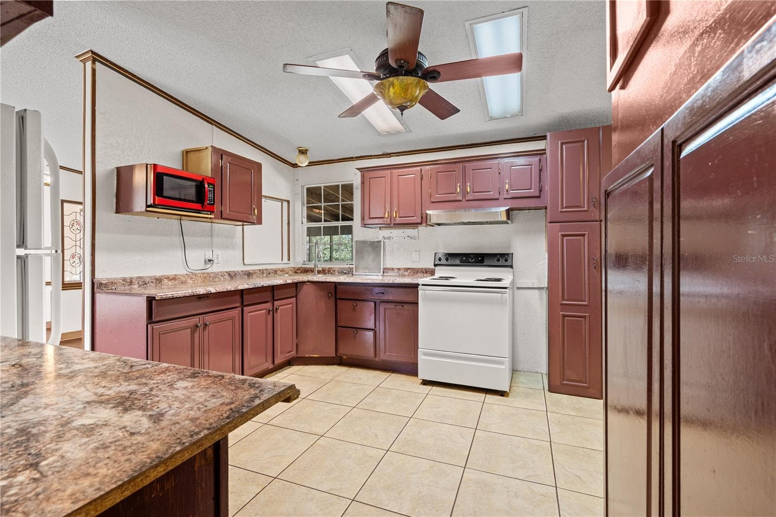 Manufactured Home at 14050 SE 10TH ST, WILLISTON, photo 32 of 41