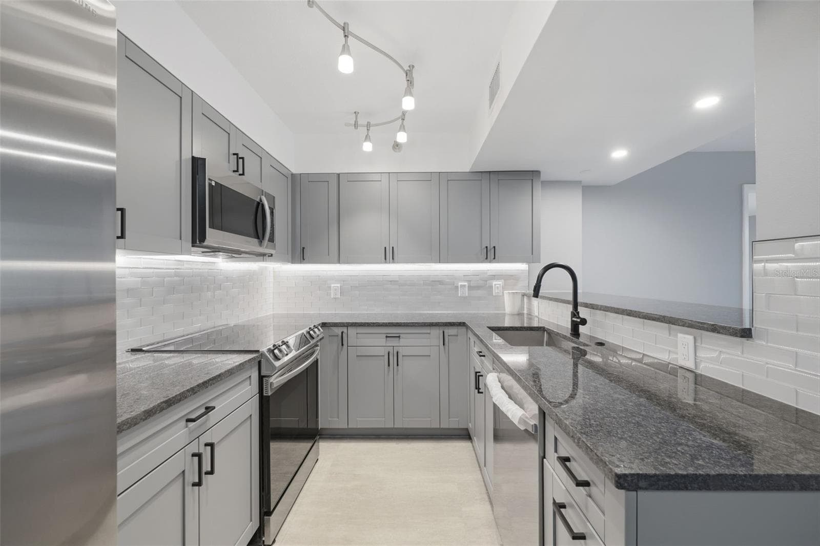 Condominium at 2333 FEATHER SOUND DR #A401, CLEARWATER, photo 5 of 70