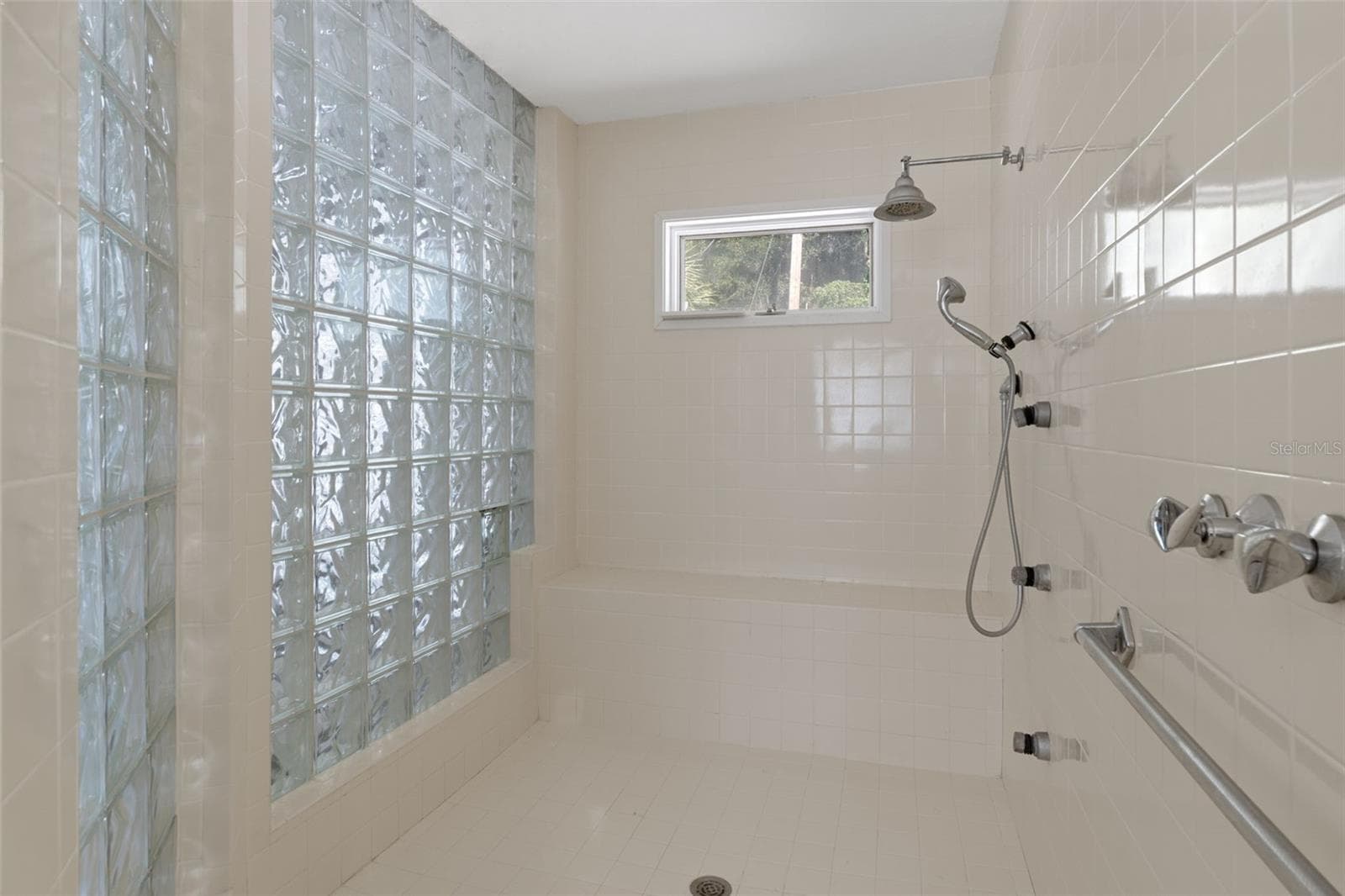 Flex room-potential business-salon etc bathroom - 9498 NW 60TH AVE, OCALA
