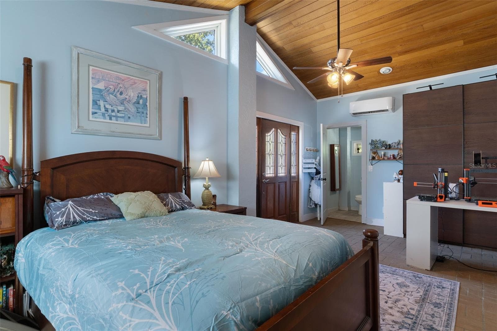 En suite guest bedroom with separate entrance - 9498 NW 60TH AVE, OCALA