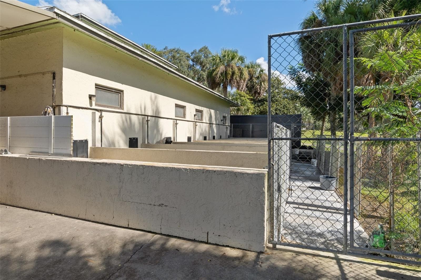 Exterior of Kennel - 9498 NW 60TH AVE, OCALA