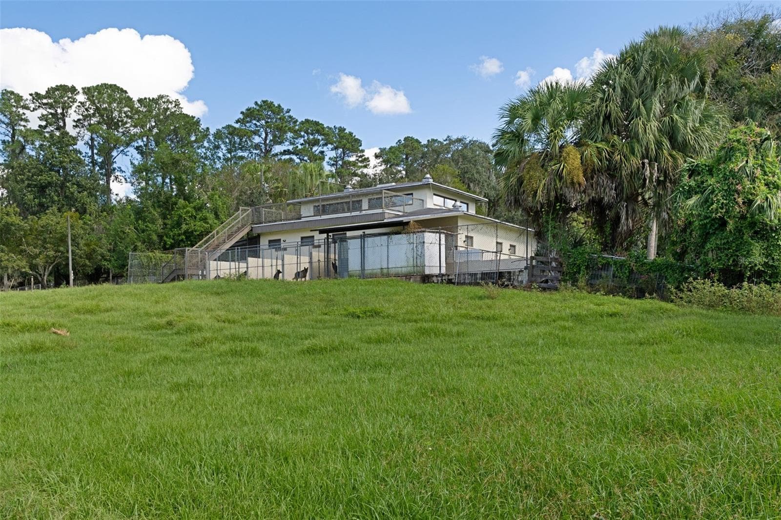 Exterior of Kennel - 9498 NW 60TH AVE, OCALA
