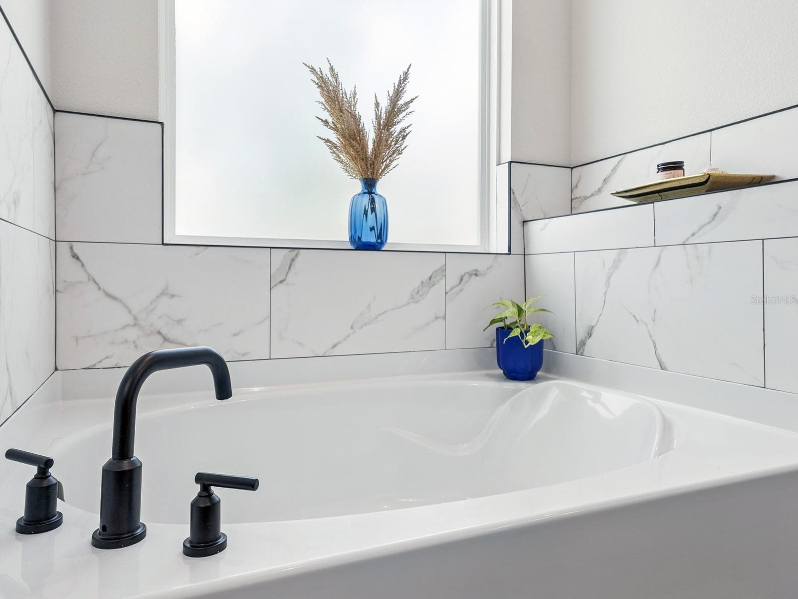 Garden tub - 412 SNOW HILL RD, GENEVA