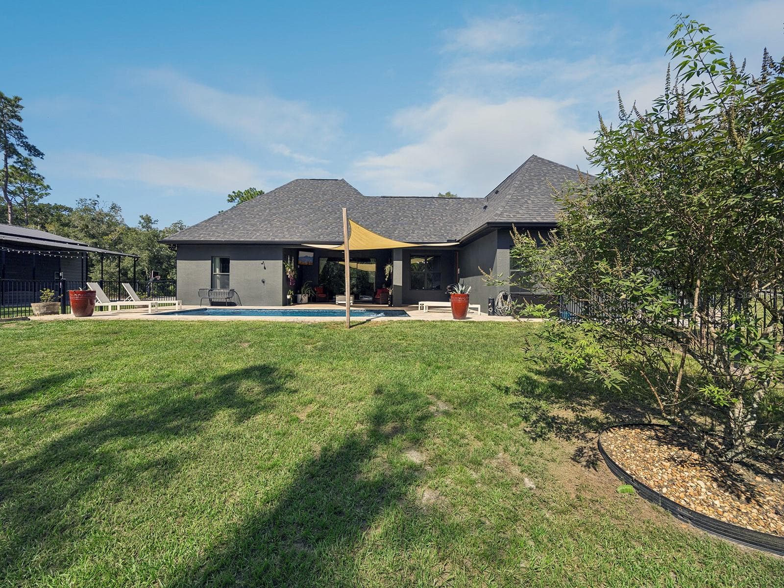 Plenty of backyard space - 412 SNOW HILL RD, GENEVA