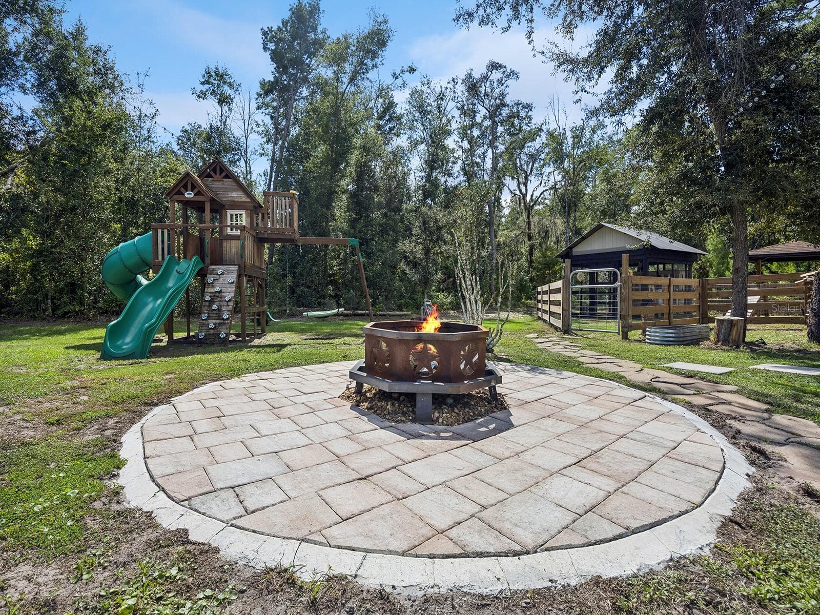 Firepit - 412 SNOW HILL RD, GENEVA