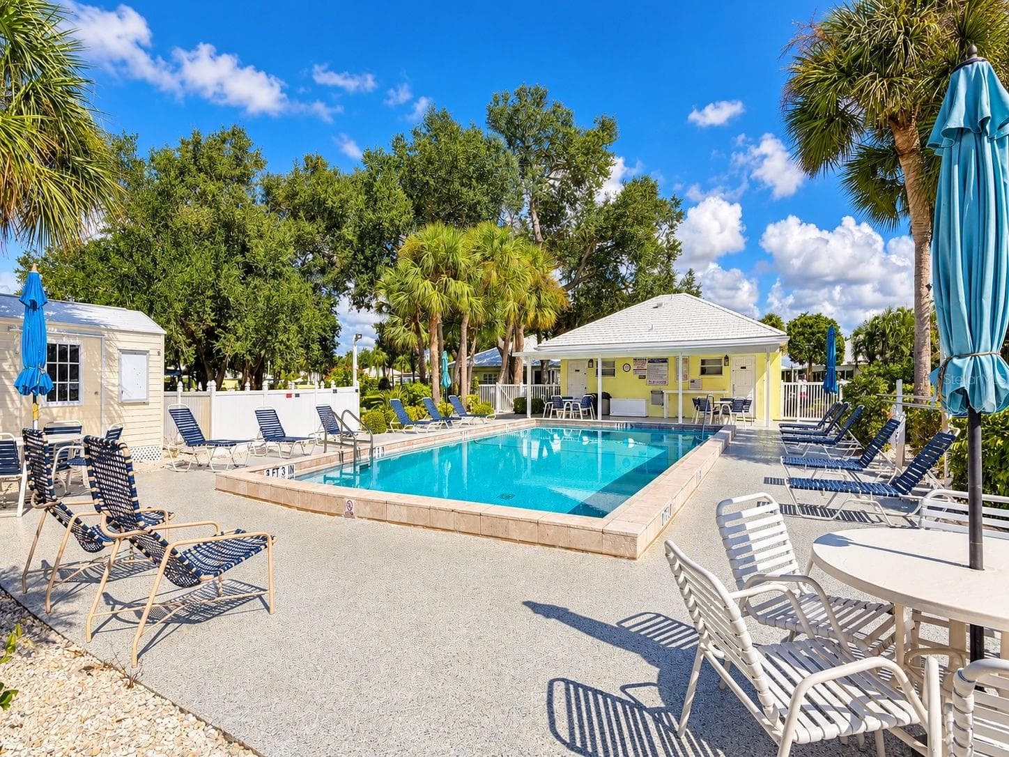 Community pool - 324 WEXFORD TER #171, VENICE