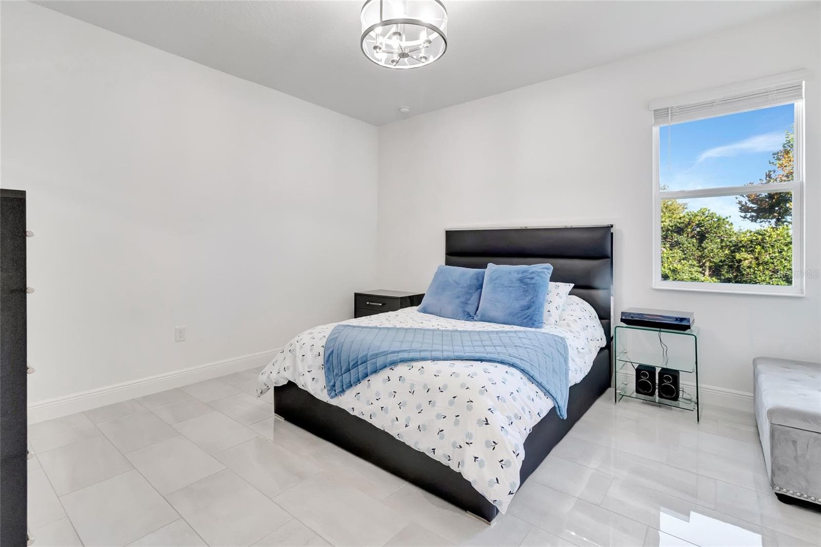 2nd bedroom with jack and Jill bathroom - 11906 HERON CV, CLERMONT