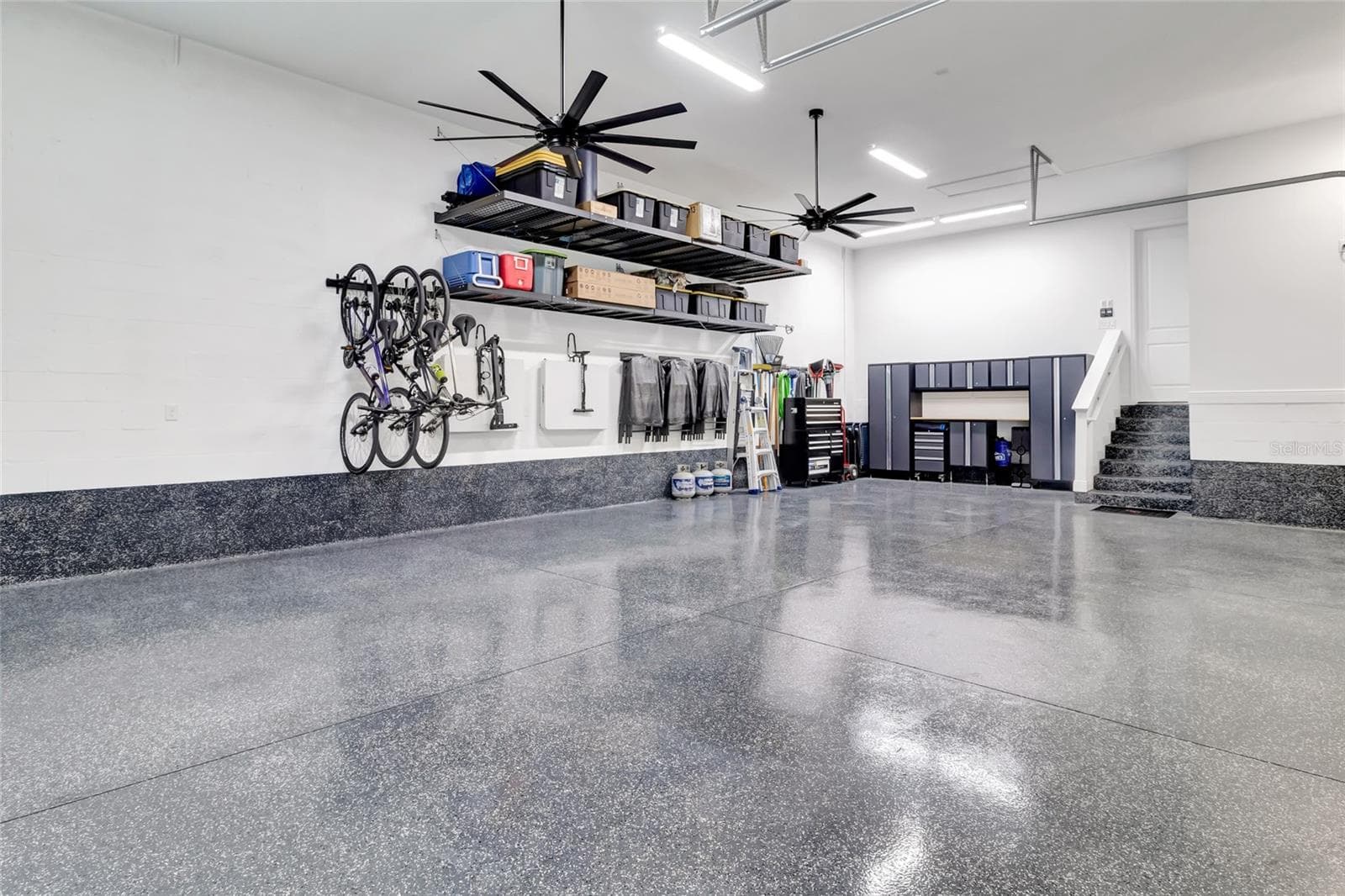 high ceilings to fit multiple lifts for cars - 11906 HERON CV, CLERMONT