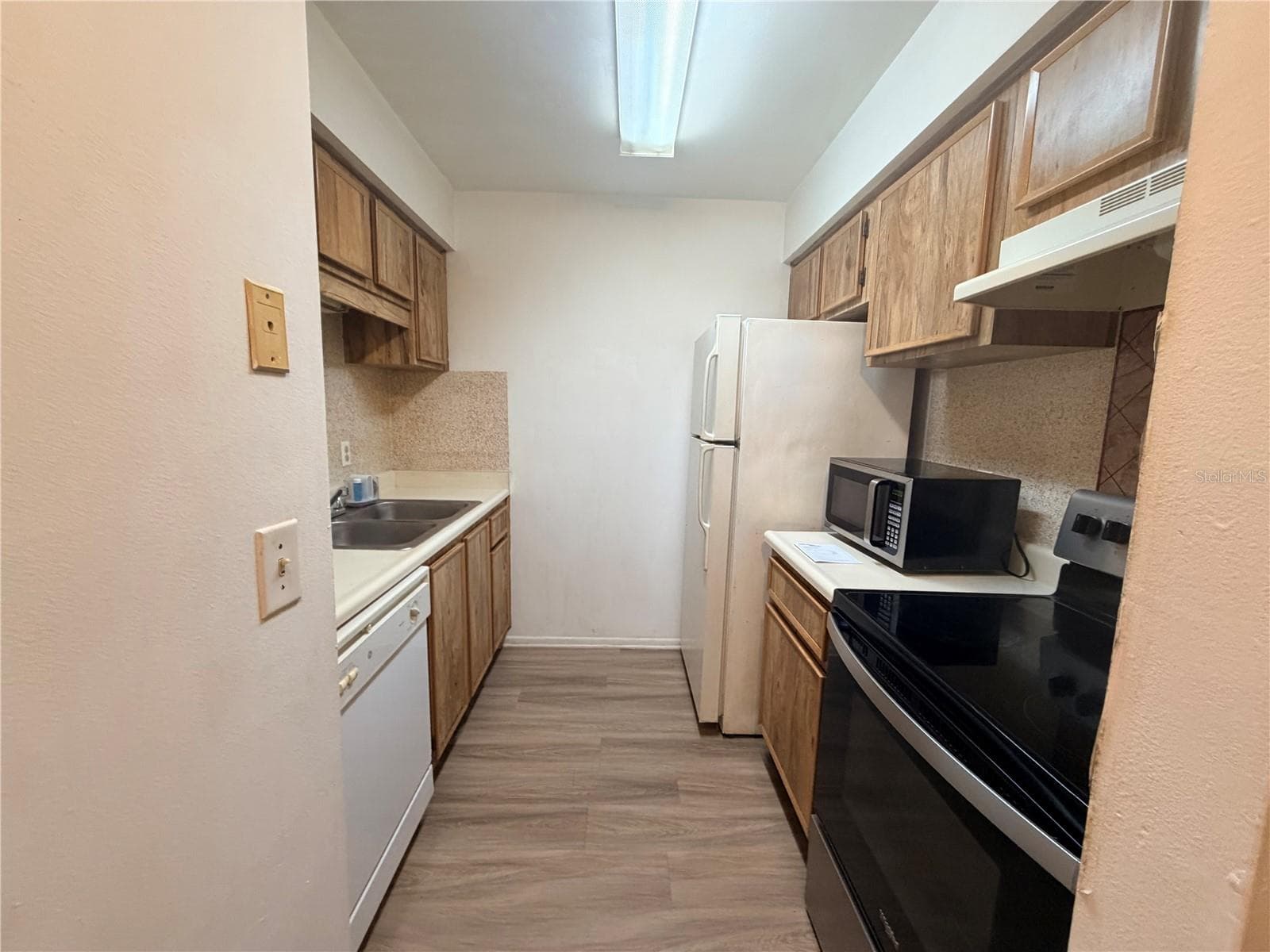 Condominium at 14319 HANGING MOSS CIR #201, TAMPA, photo 11 of 18