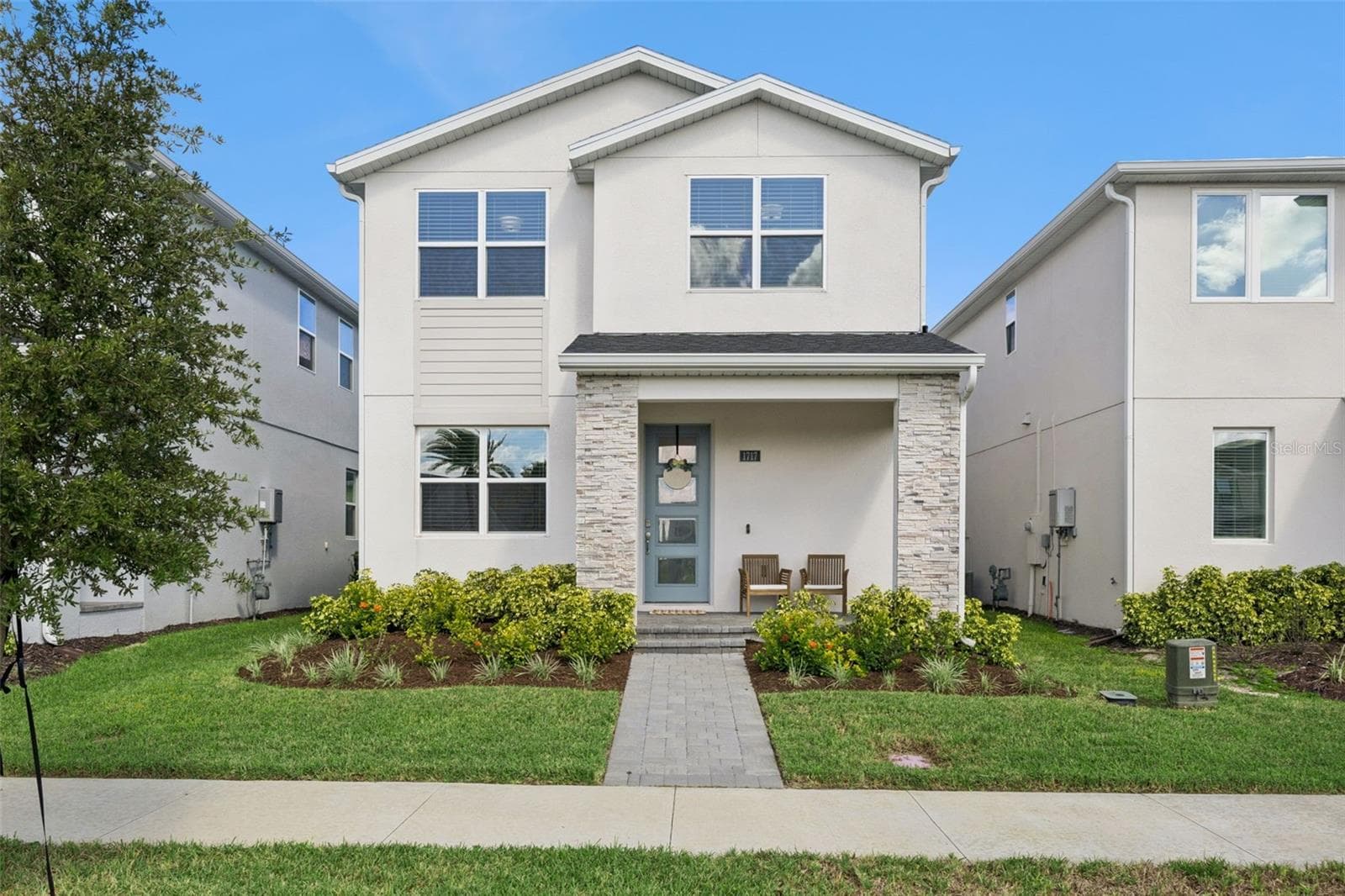 1717 CROWNCREST DR