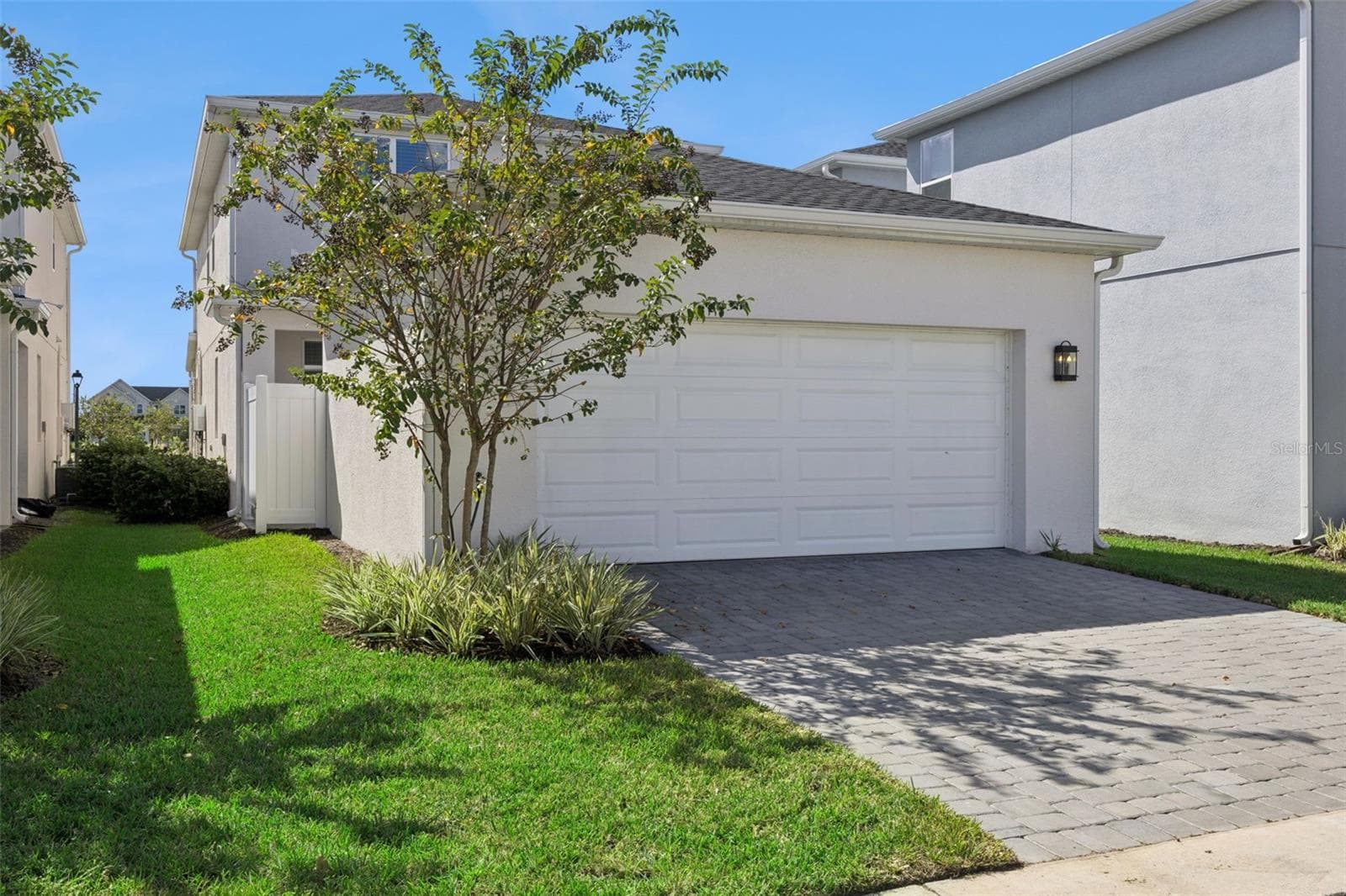Rear entry garage and driveway - 1717 CROWNCREST DR, APOPKA