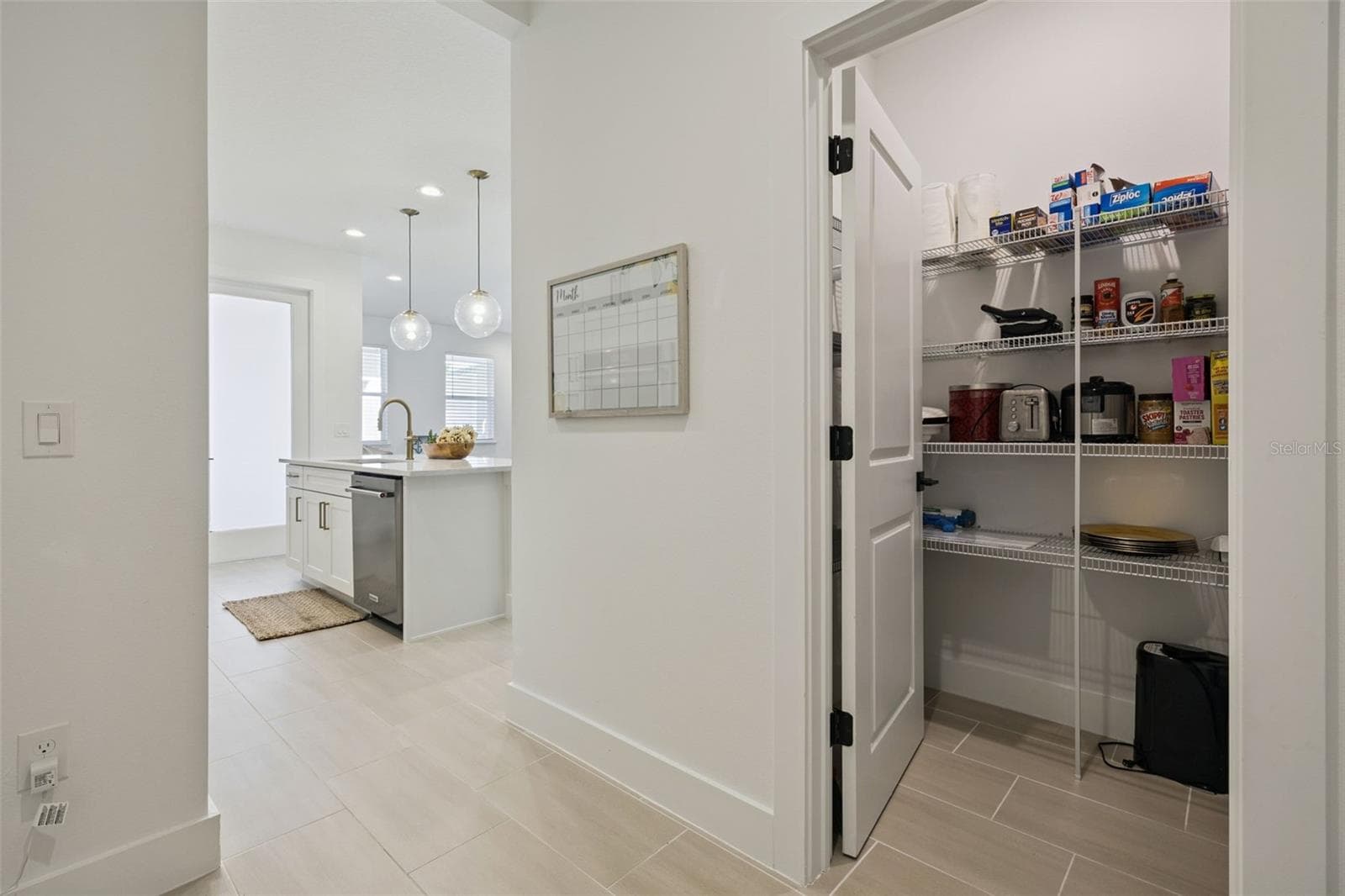 Walk in pantry - 1717 CROWNCREST DR, APOPKA