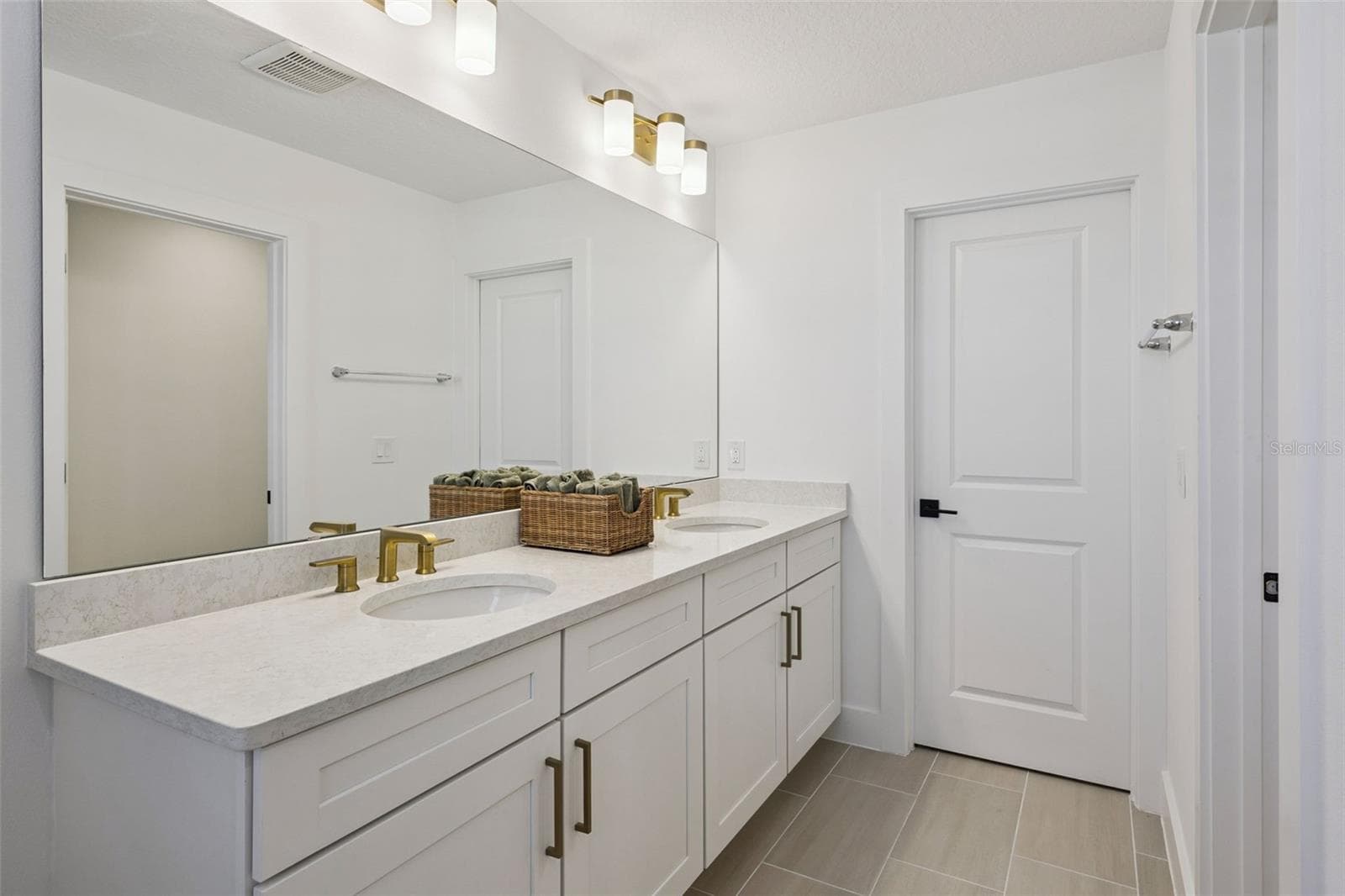 Primary en suite bathroom - 1717 CROWNCREST DR, APOPKA