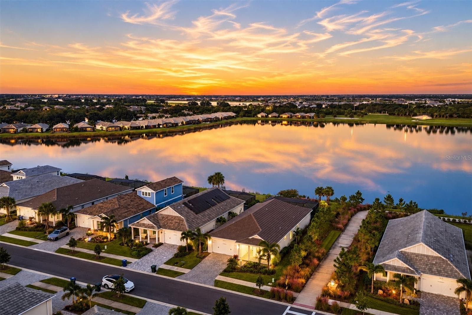 Single Family Residence at 1104 WATERLINE CT, SARASOTA, photo 2 of 57