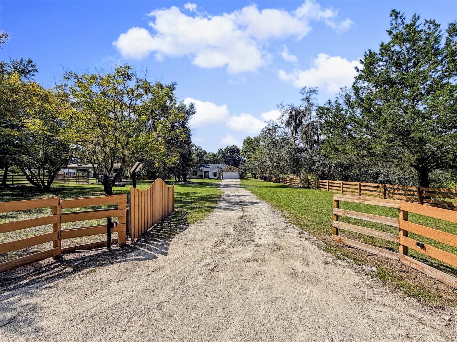 Entry at Gate - 15561 PATRIOT DR, BROOKSVILLE