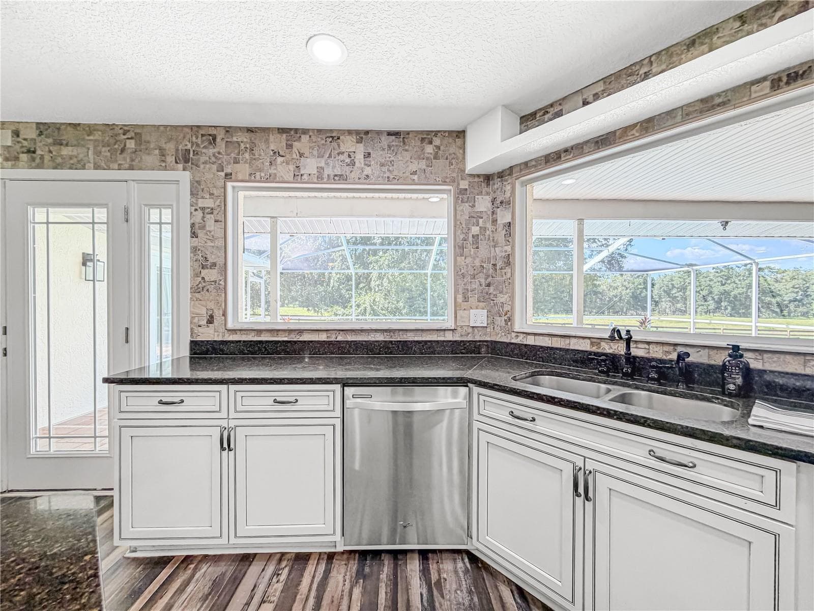 Kitchen out to Pool & Pastures - 15561 PATRIOT DR, BROOKSVILLE