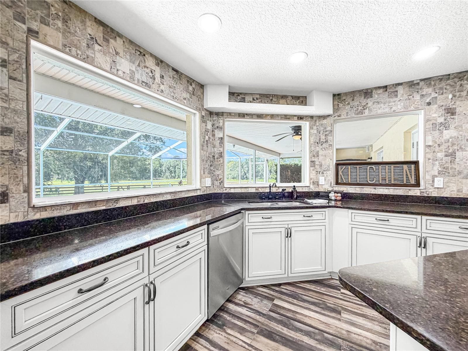 Kitchen - 15561 PATRIOT DR, BROOKSVILLE