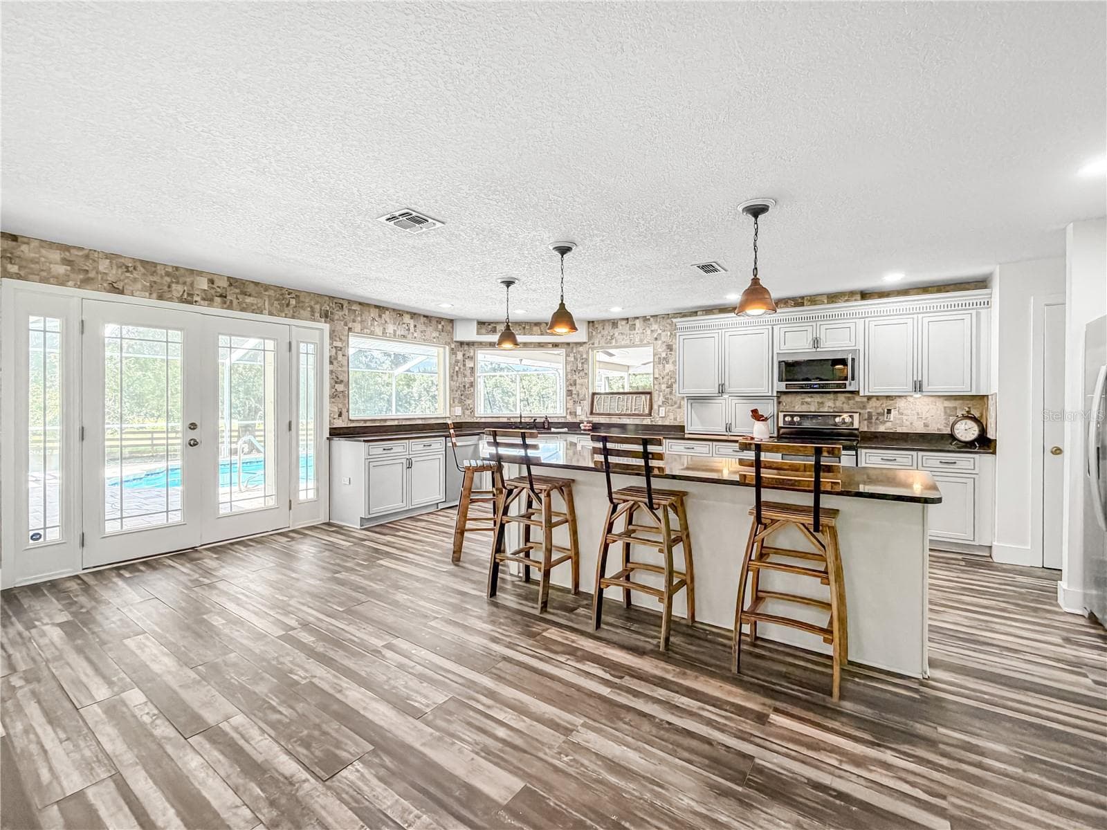 Kitchen Island - 15561 PATRIOT DR, BROOKSVILLE