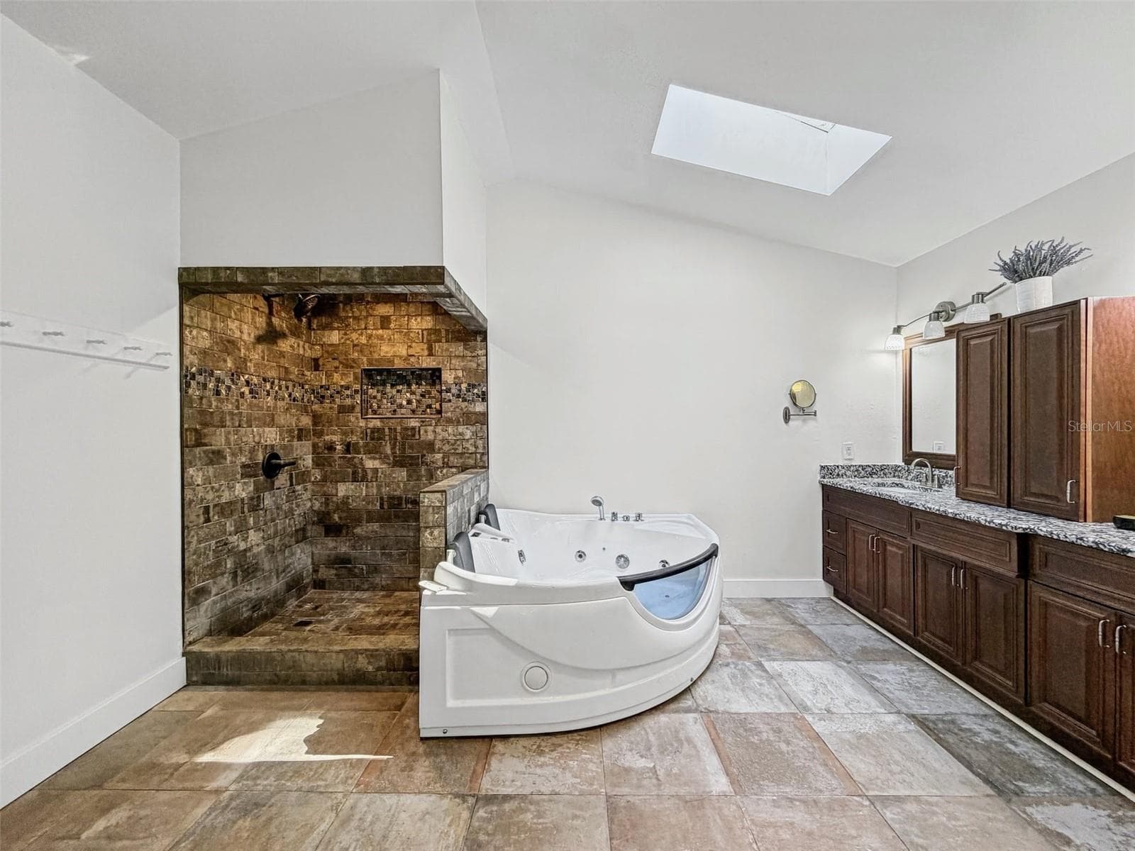 Primary Bath Spa & Shower - 15561 PATRIOT DR, BROOKSVILLE