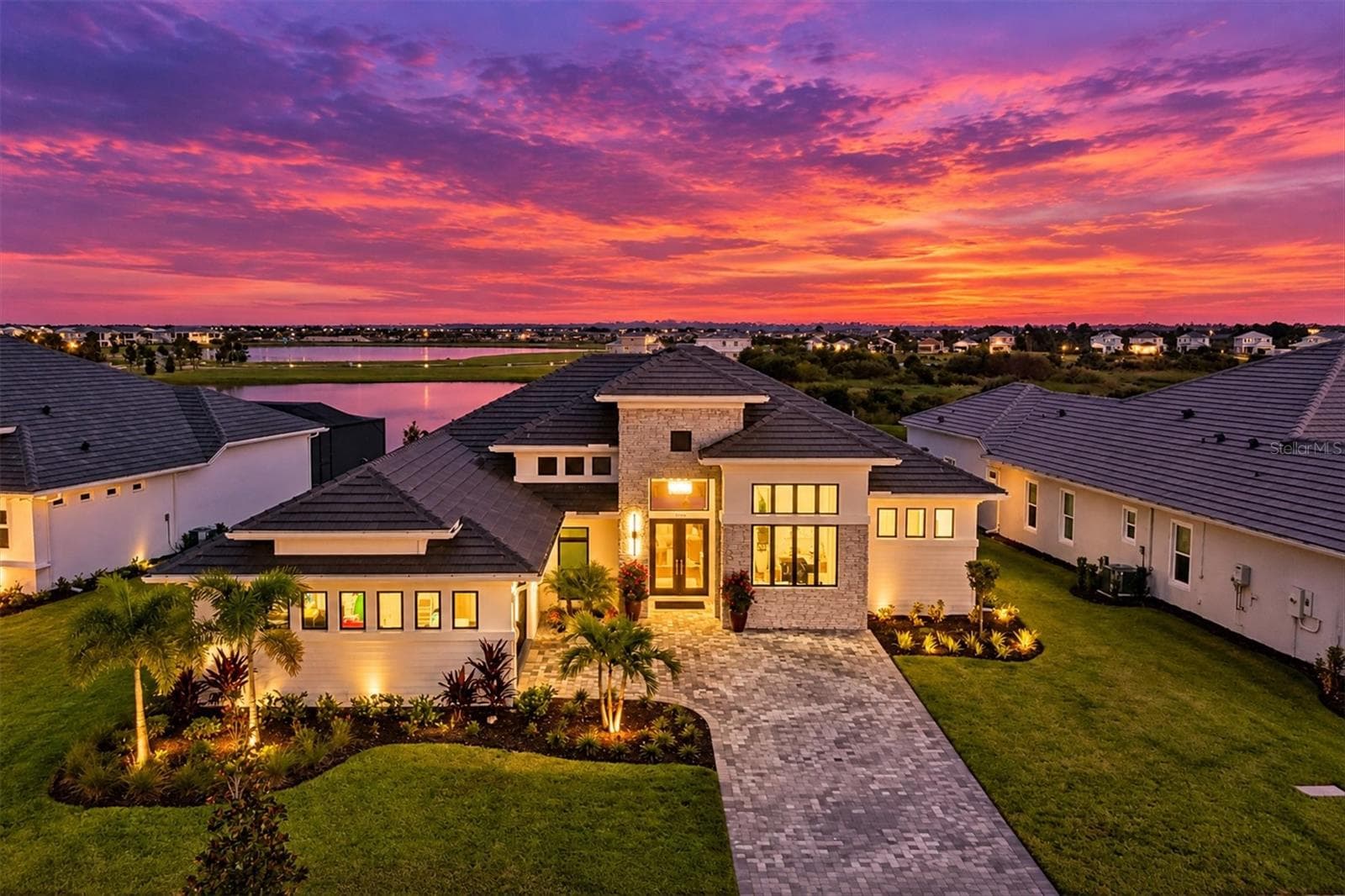 18504 FOXTAIL LOOP