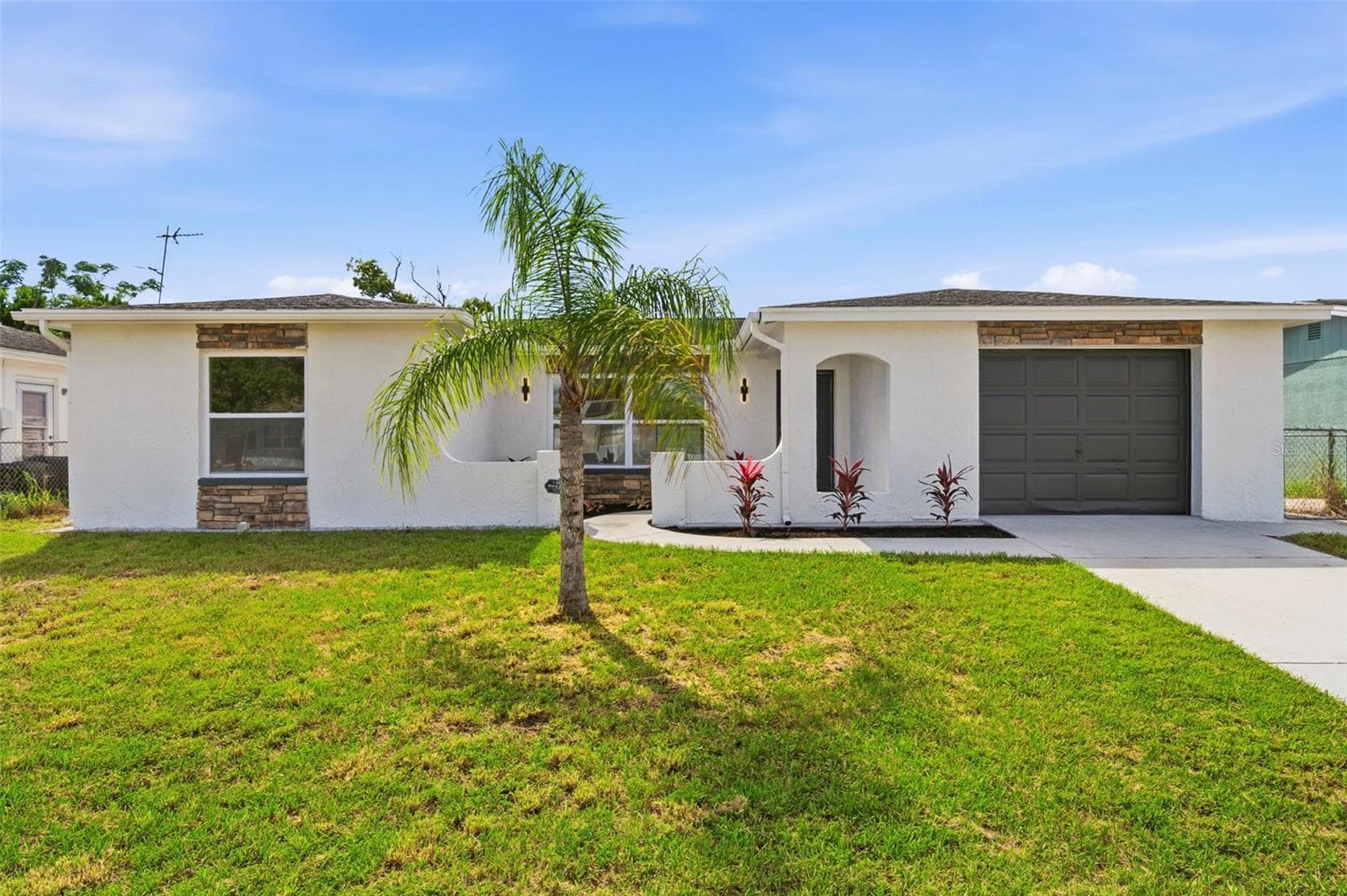 8428 PAXTON DR