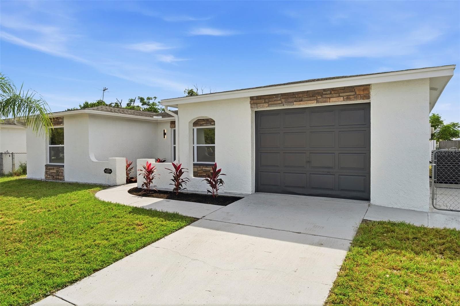 Single Family Residence at 8428 PAXTON DR, PORT RICHEY, photo 2 of 59