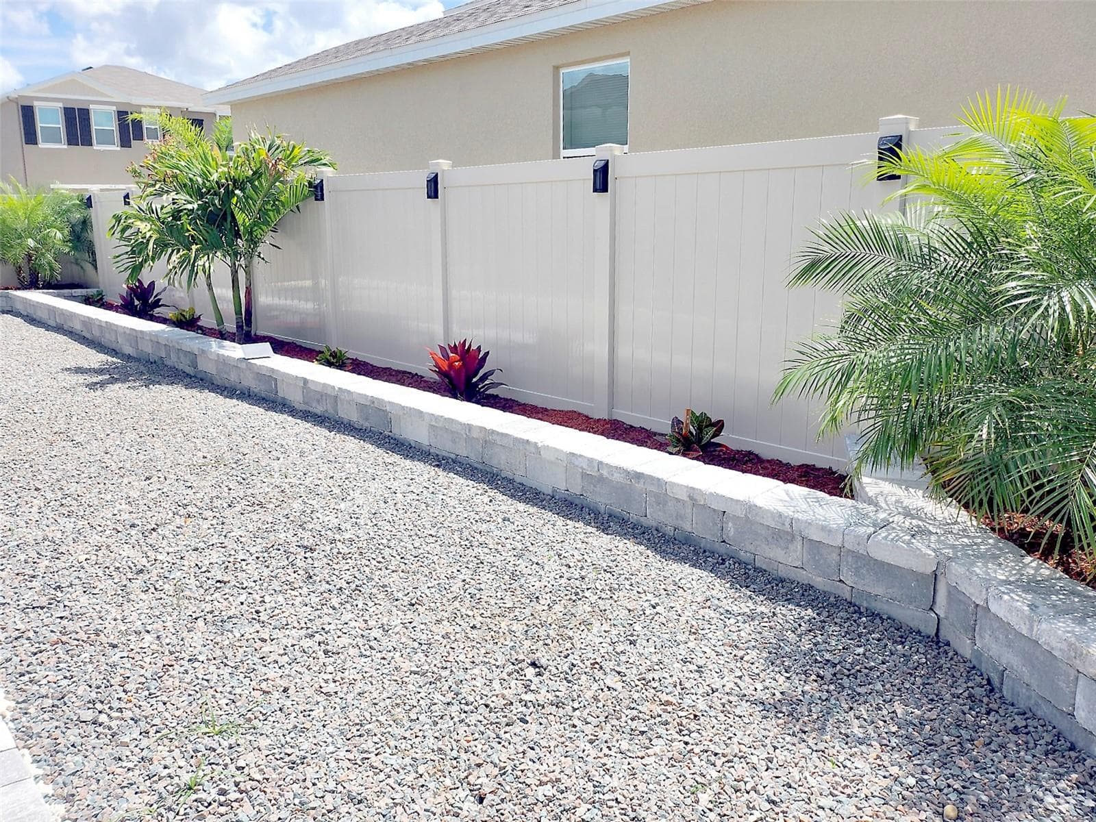 Backyard low-maintenance landscaped with decorative stone - 33310 MAJOR OAK DR, WESLEY CHAPEL