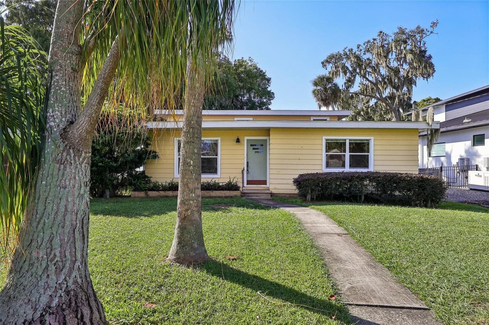 Single Family Residence at 722 LAKE DORA DR, TAVARES, photo 2 of 60