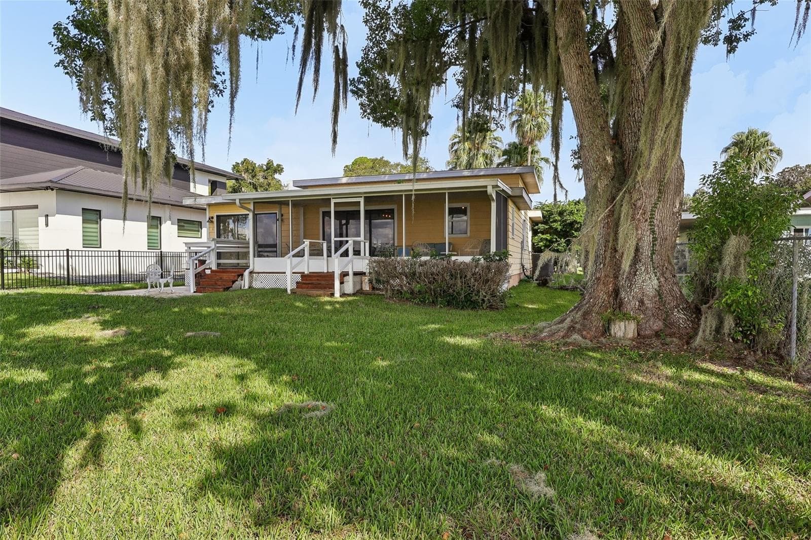 Single Family Residence at 722 LAKE DORA DR, TAVARES, photo 42 of 60