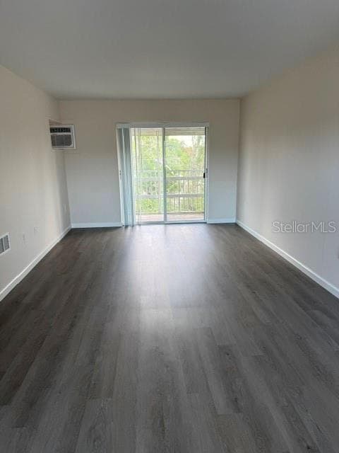 Condominium at 1631 LEISURE DR #M36, BRADENTON, photo 3 of 9