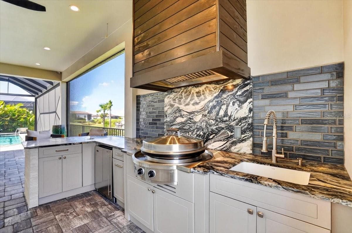 Evo Grill, Perlick refrigerador, and wine chiller - 1625 RIO VISTA TER, PARRISH