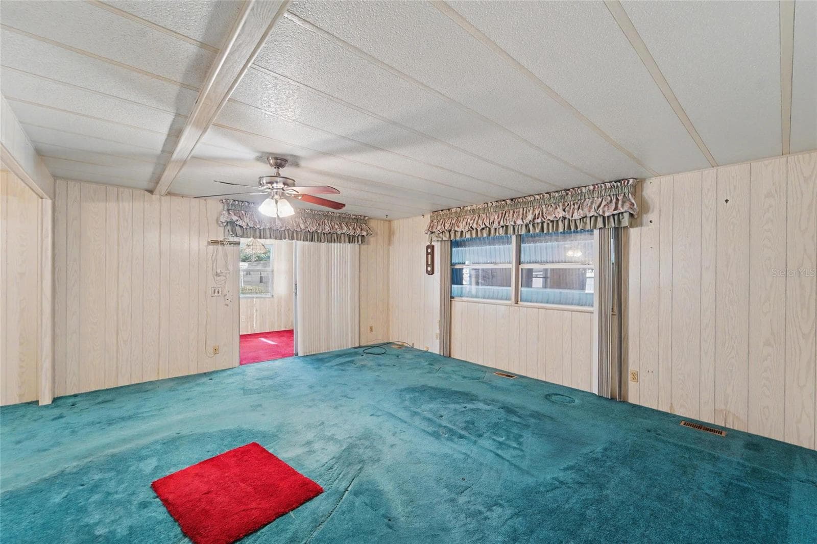Living room opens to Florida room - 1500 COUNTY ROAD 1 #219, DUNEDIN