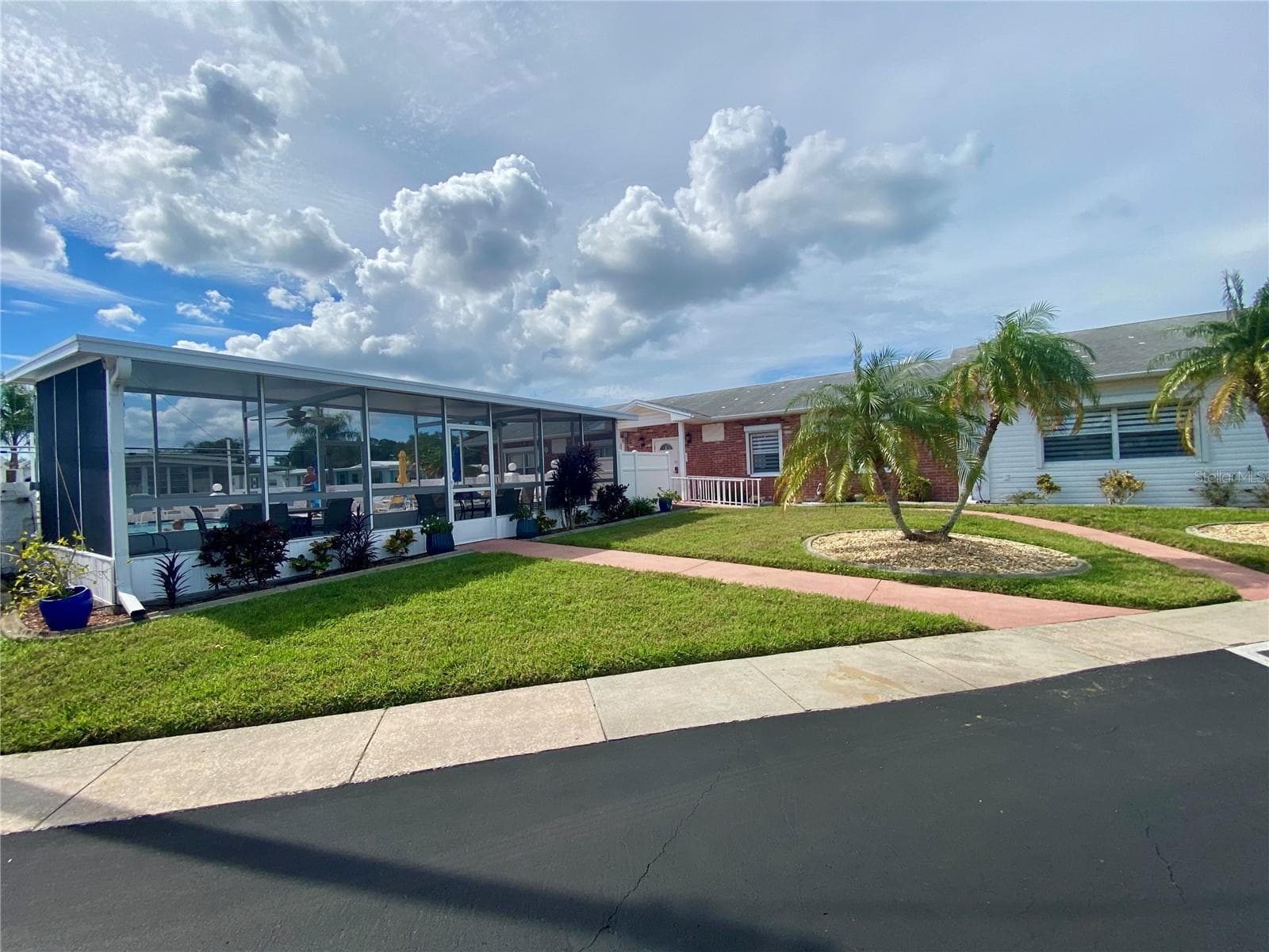 Pool, screened in patio and clubhouse - 1500 COUNTY ROAD 1 #219, DUNEDIN