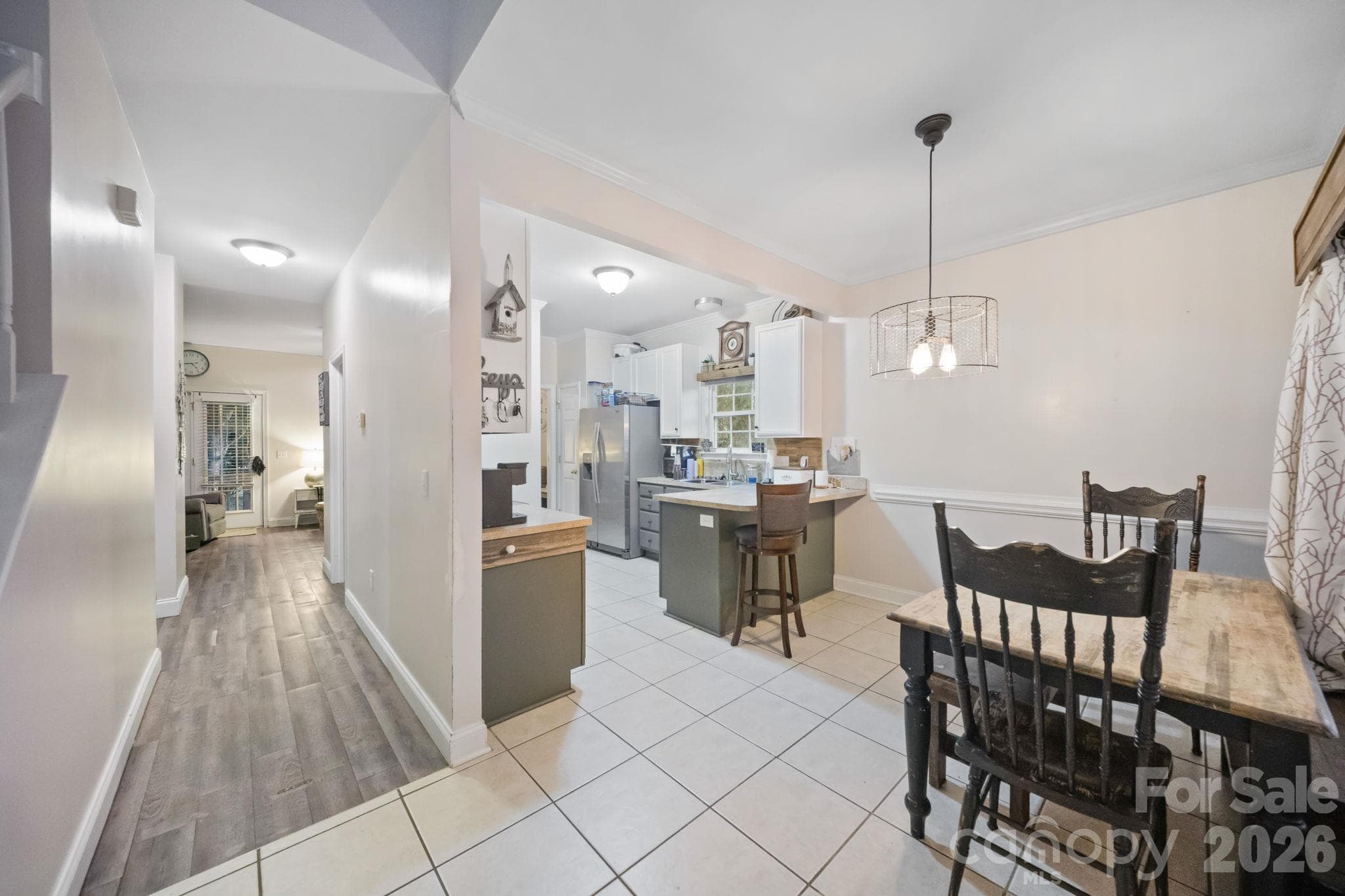 entry way, dining area, kitchen - 511 S Zion Street, Landis