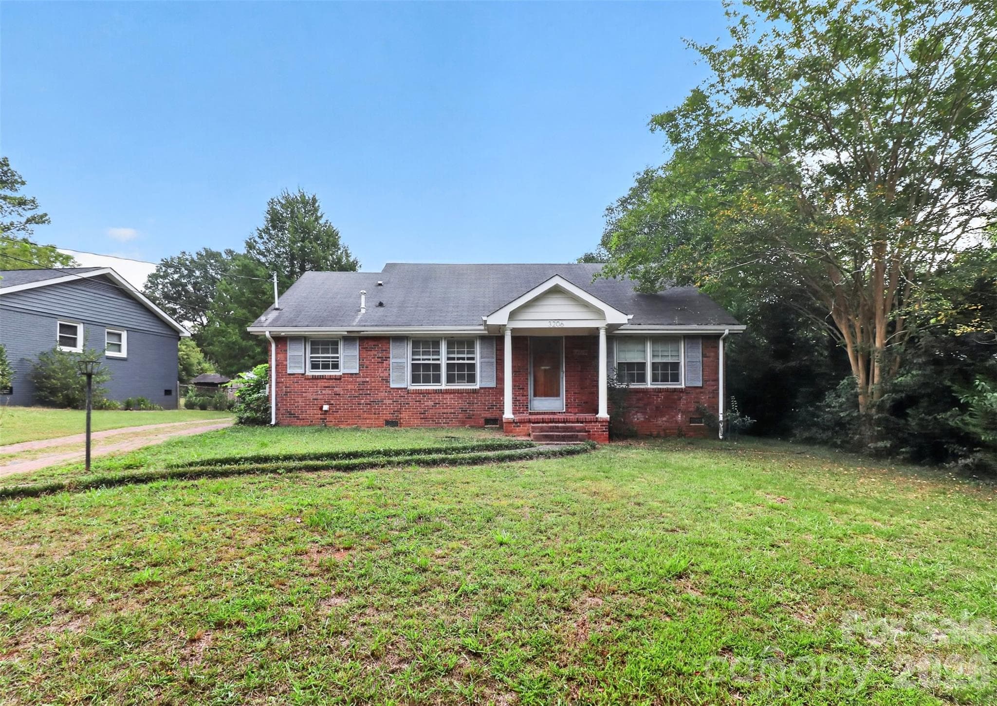 Single Family Residence at 3206 Connecticut Avenue, Charlotte, photo 2 of 30