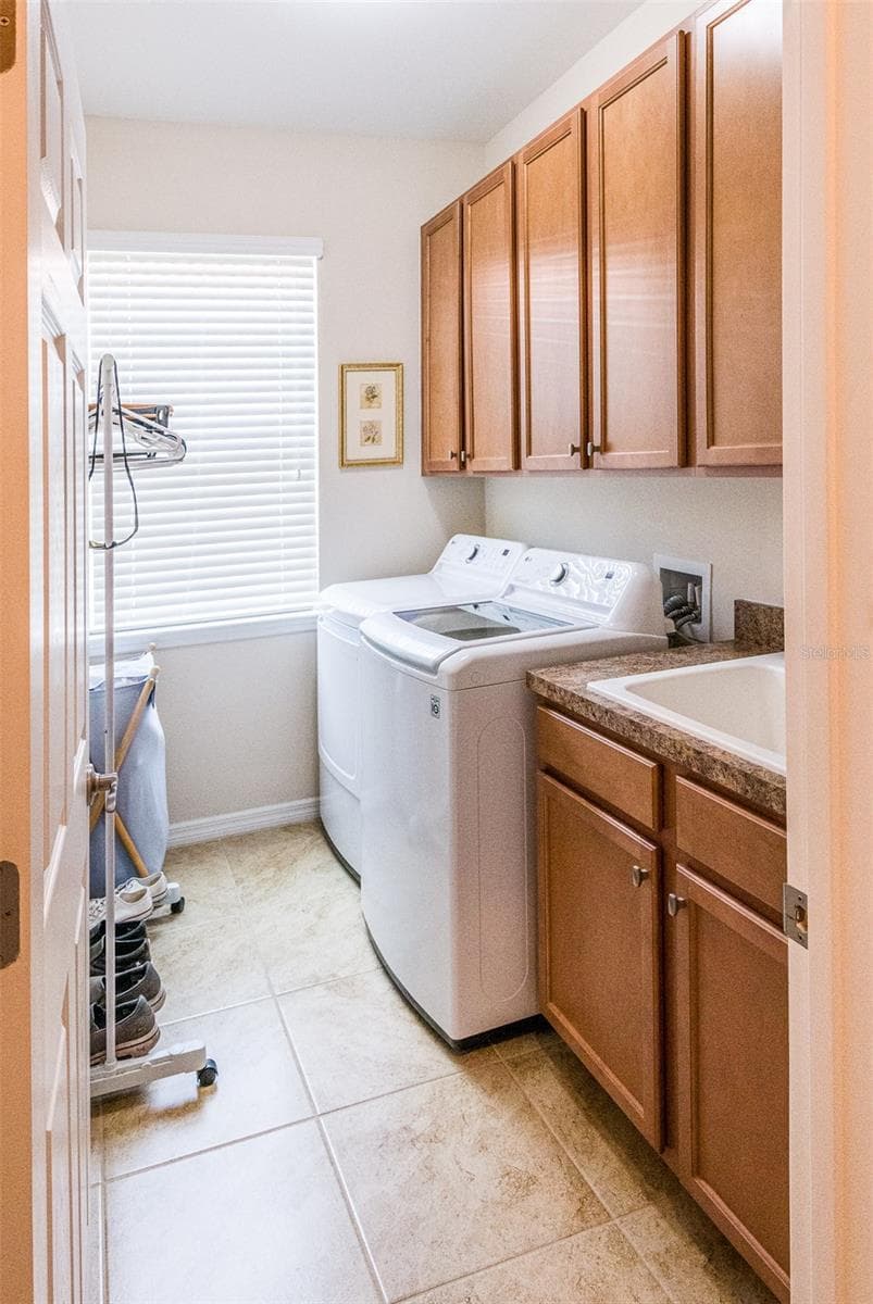 Single Family Residence at 11554 BLACKFIN ST, VENICE, photo 21 of 29