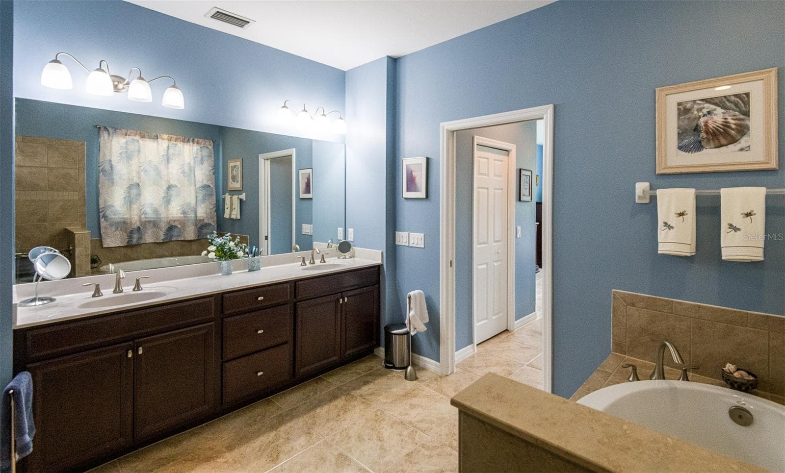 Single Family Residence at 11554 BLACKFIN ST, VENICE, photo 12 of 29