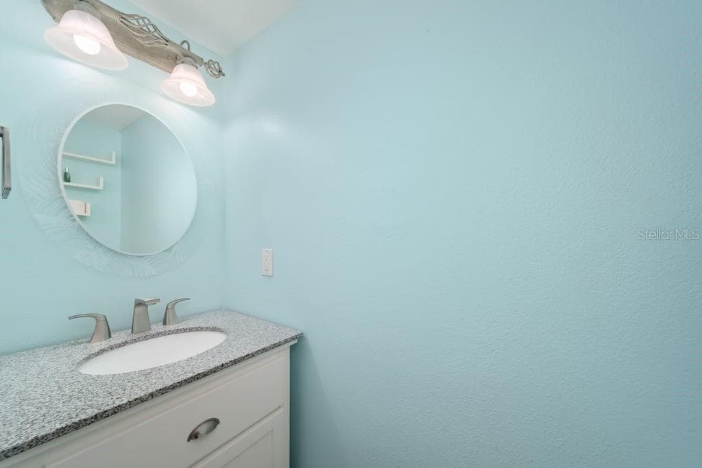 Half bath- 1st floor - 4119 MORELAND DR, VALRICO